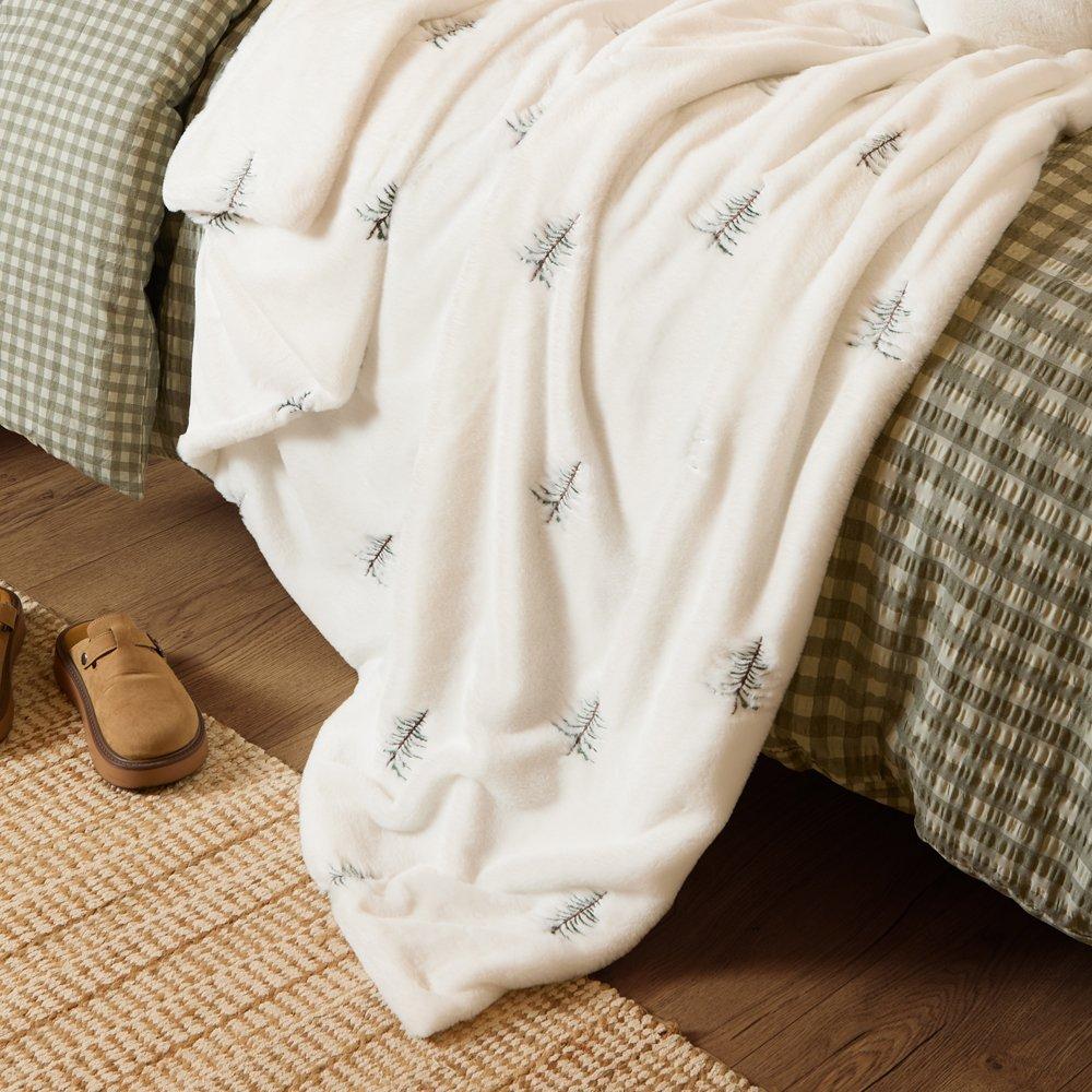 Ecru - Furn - Winter Pines Fleece Throw - 2