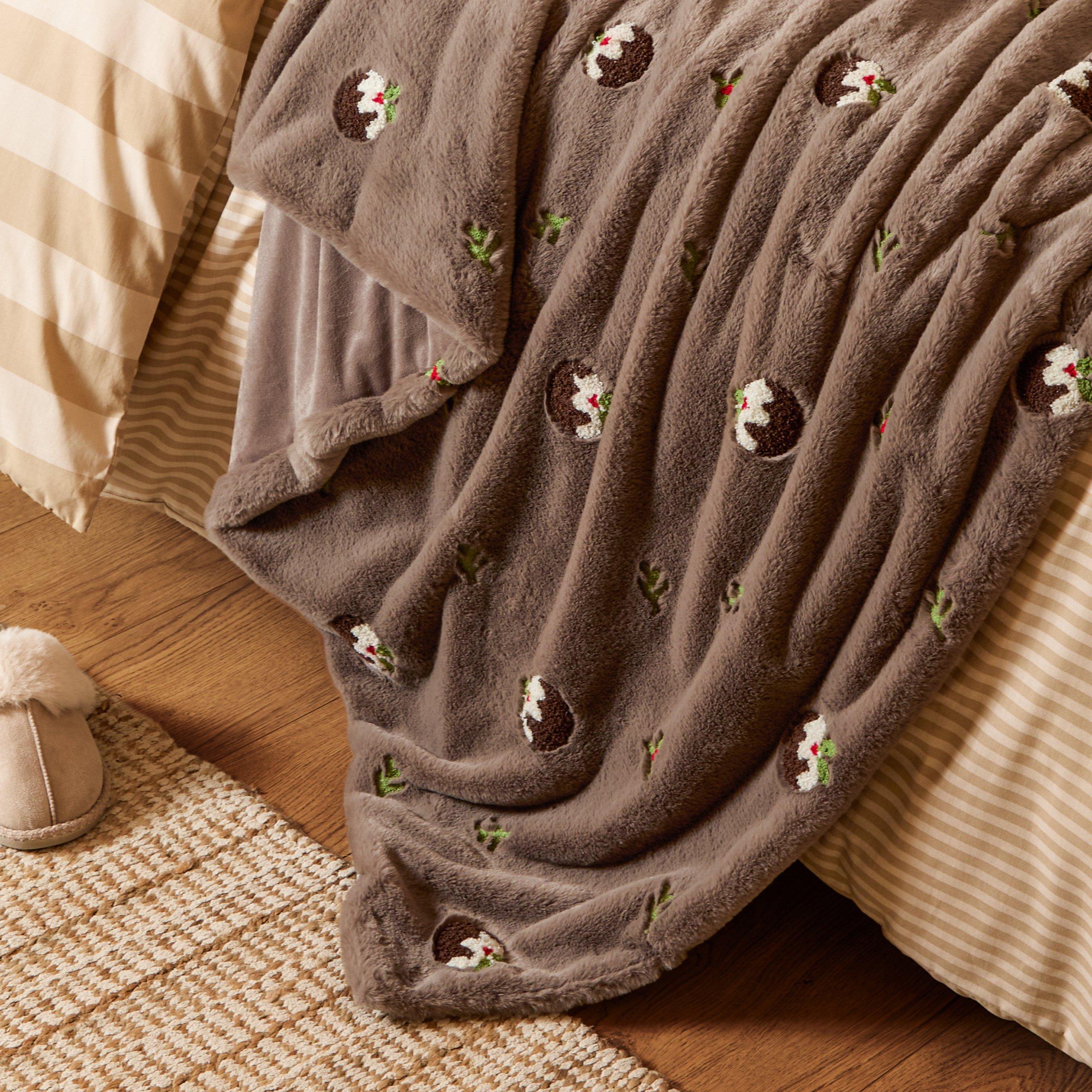 Mocha - Furn - Festive Puddings Faux Fur Throw - 2