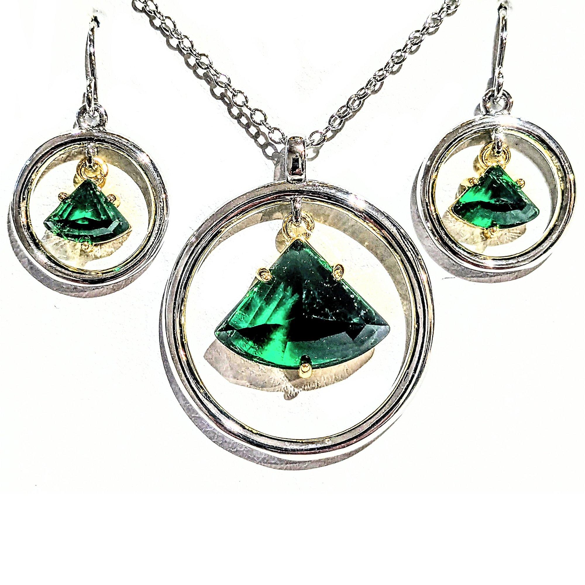 Silver - Notes From The Heart - A beautiful green crystal pendant and earring set.
