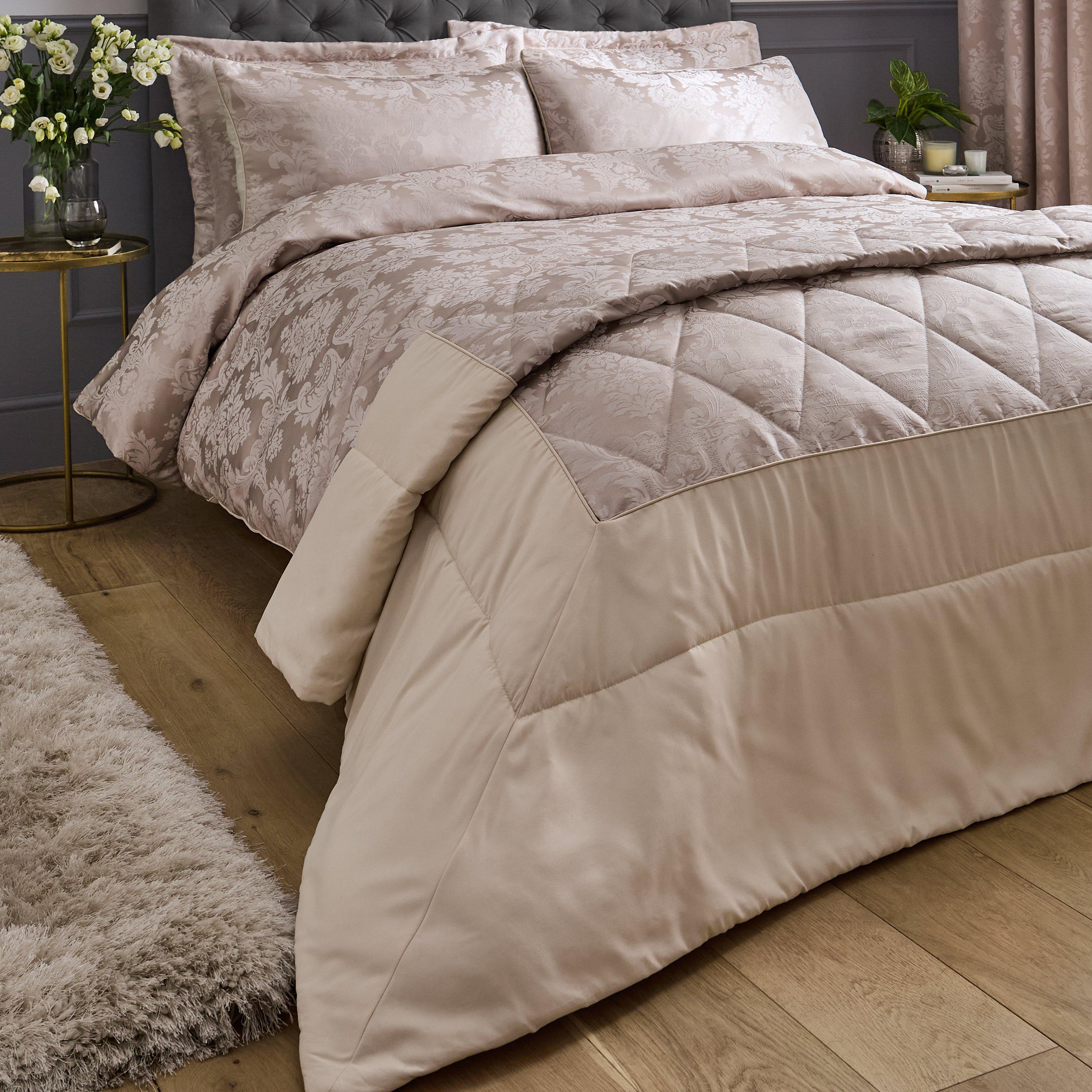 Catherine Lansfield  Damask Jacquard Quilted Large Bedspread - Champagne - 240x260 cm