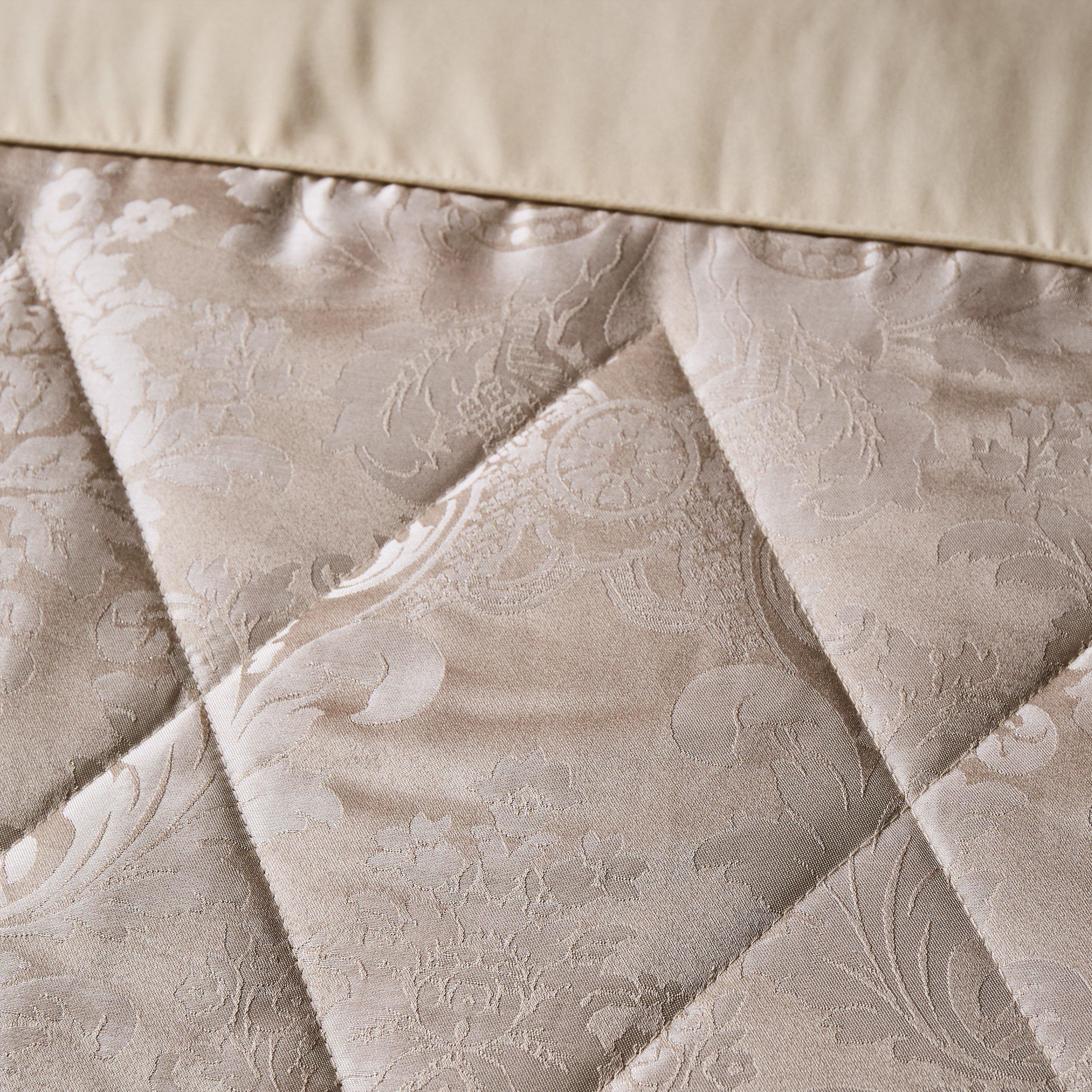 Champagne - Catherine Lansfield - Jacquard Quilted Large Bedspread - 2