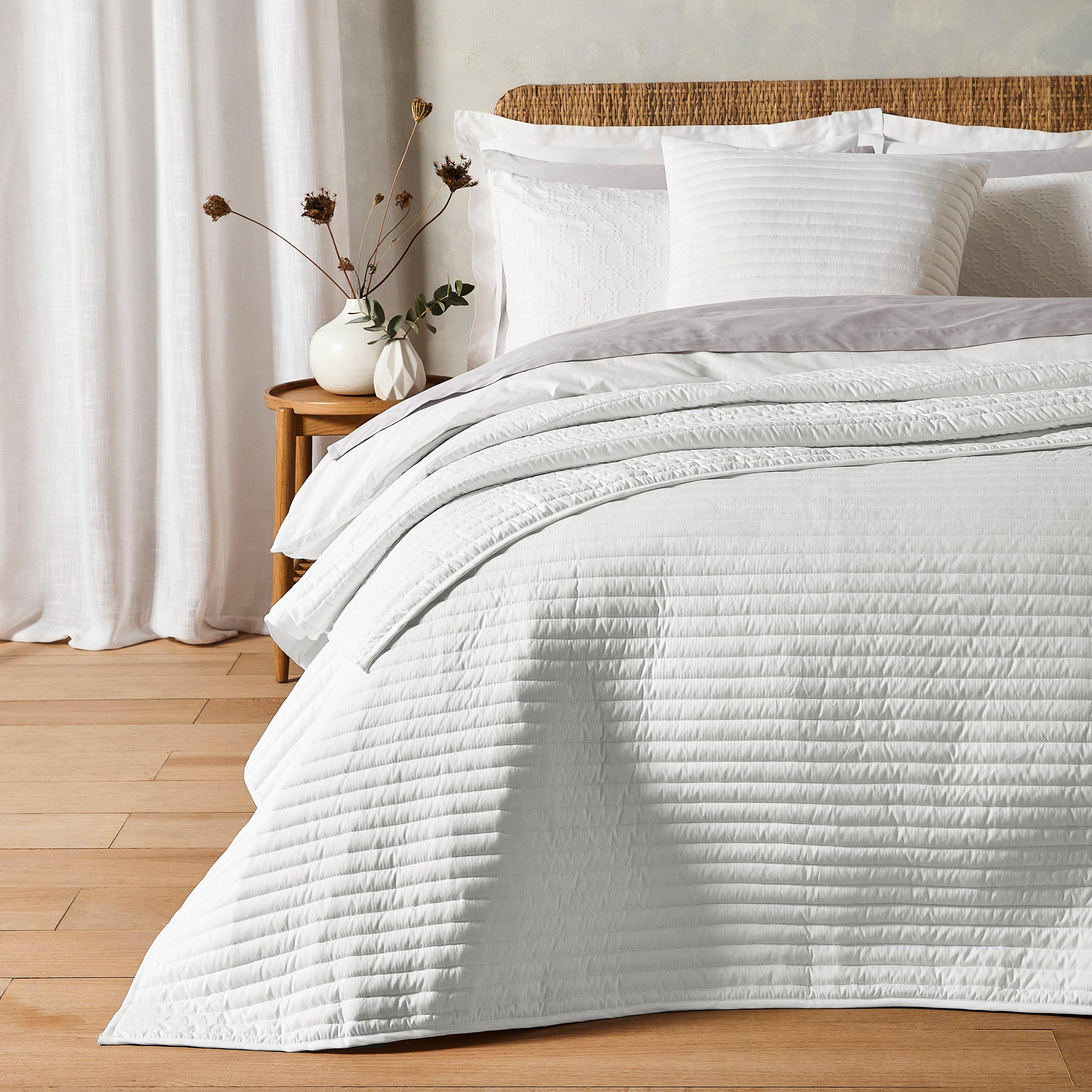 White - Bianca - Quilted Lines Bedspread - 1