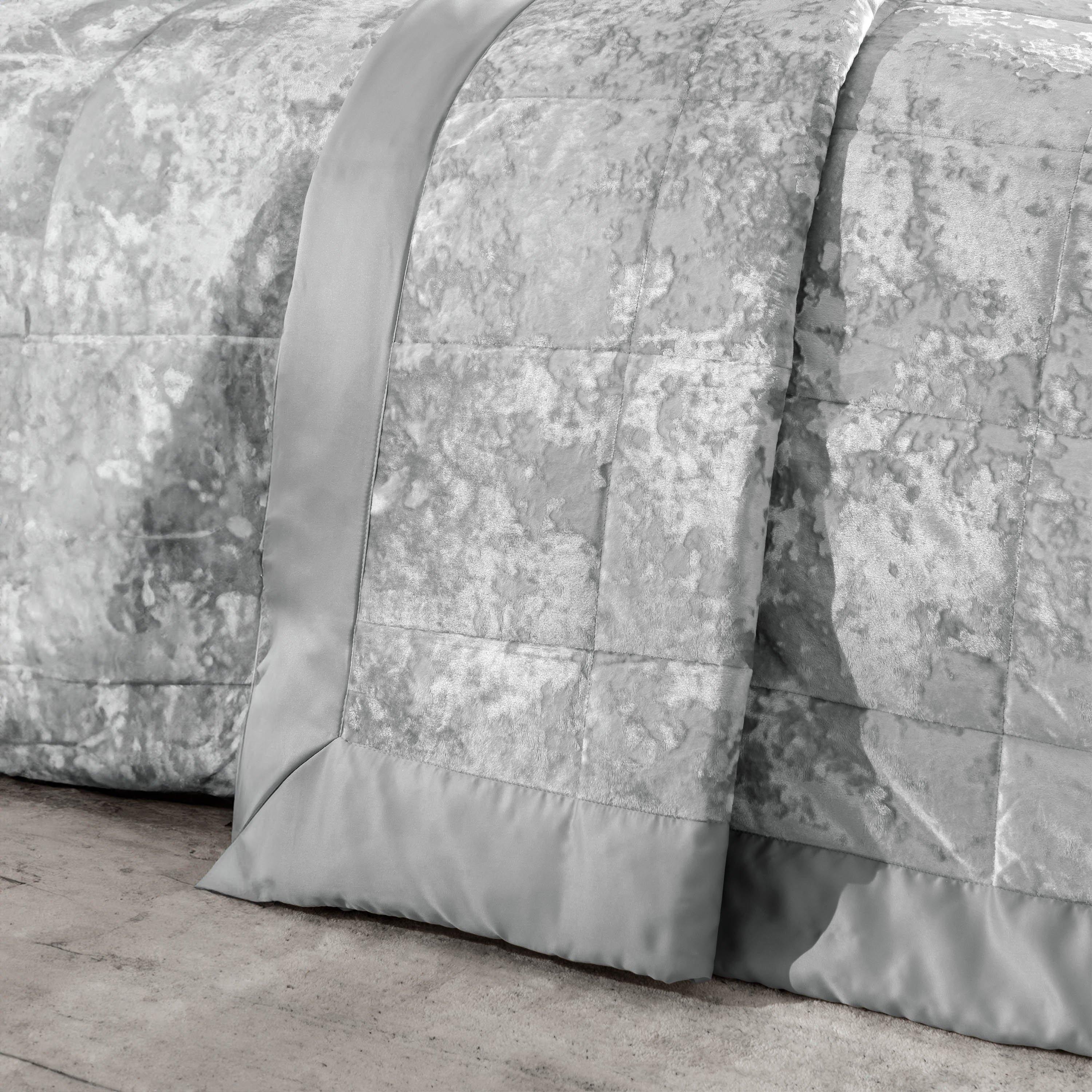 Catherine Lansfield Unisex Silver Crushed Velvet Quilted 220X220cm Bedspread In - Image 4