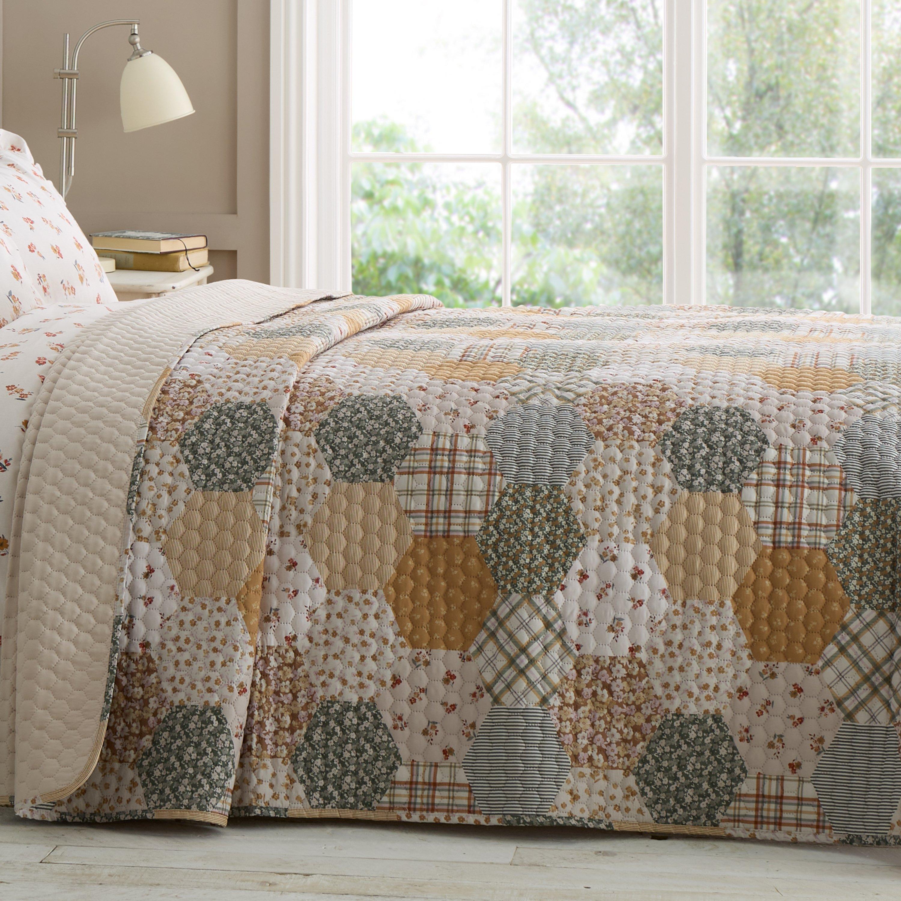 Natural - Catherine Lansfield - Floral Patchwork Quilted Bedspread - 1