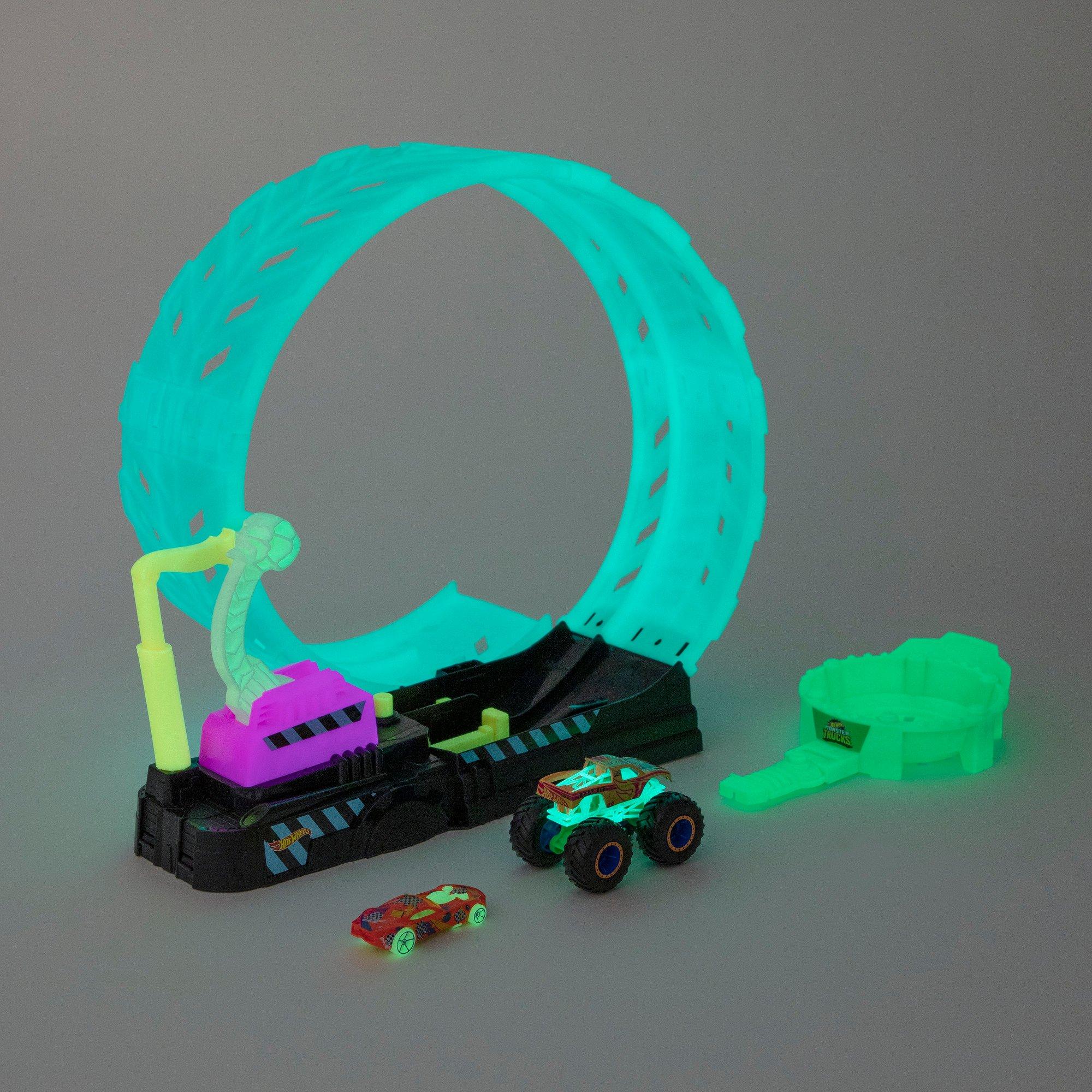 Multi Format An - Hot Wheels - Monster Trucks Glow in the Dark Epic Loop - 5