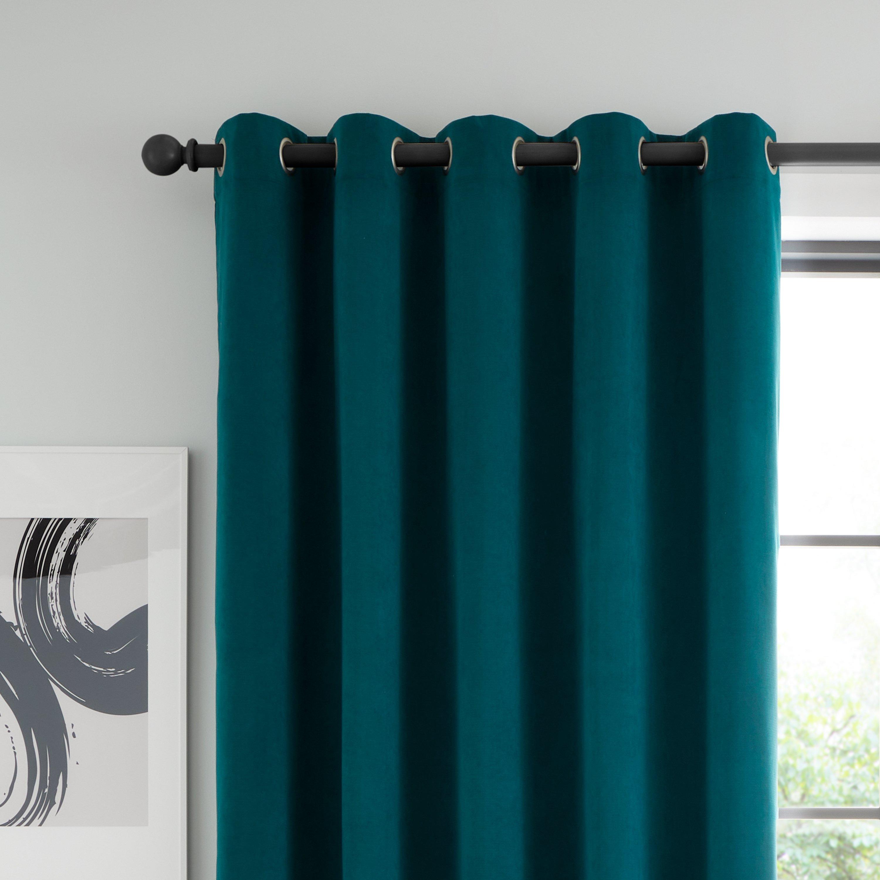 Catherine Lansfield  Wilson Velvet Blackout Thermal Eyelet Curtains - Green - 229x 229cm