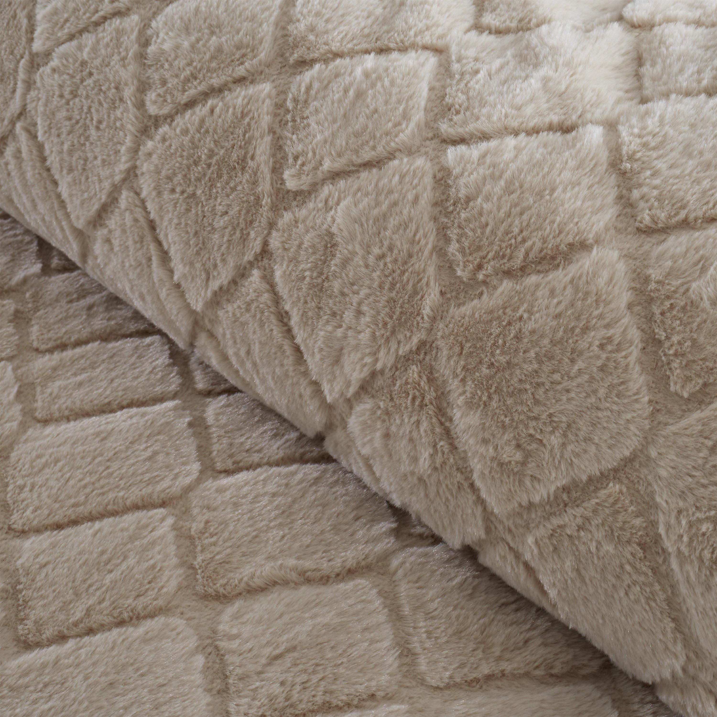 Natural - Catherine Lansfield - Cosy Diamond Faux Fur Duvet Cover Set - 4
