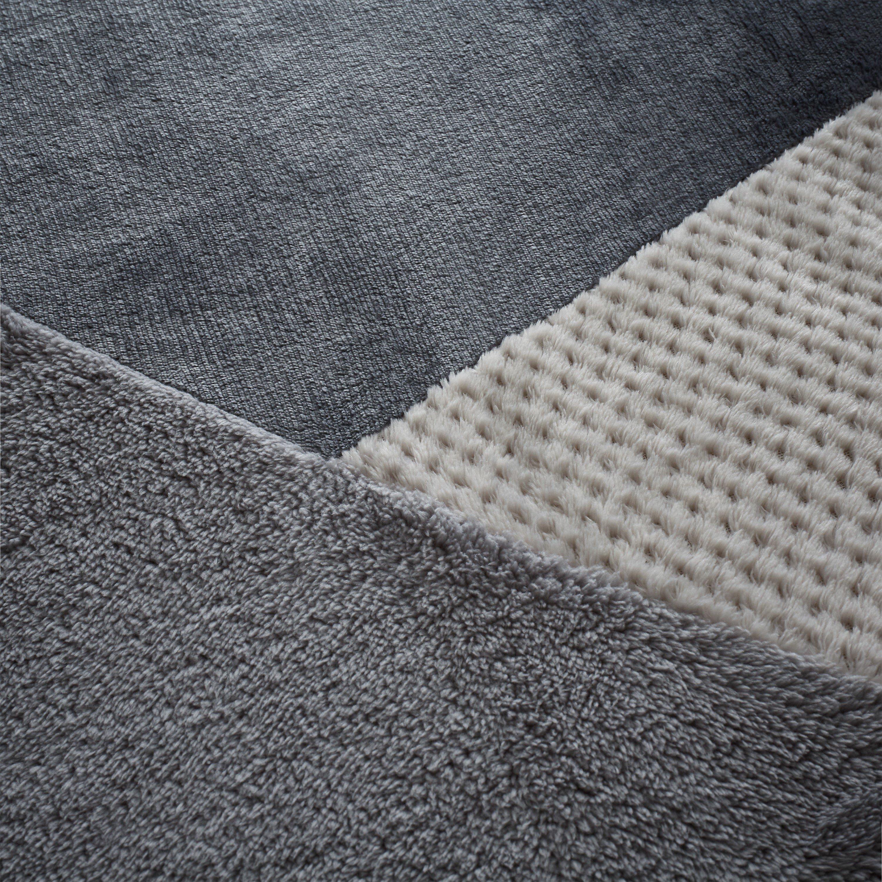 Grey - Catherine Lansfield - Cosy Larsson Geo Fleece Duvet Cover Set - 3