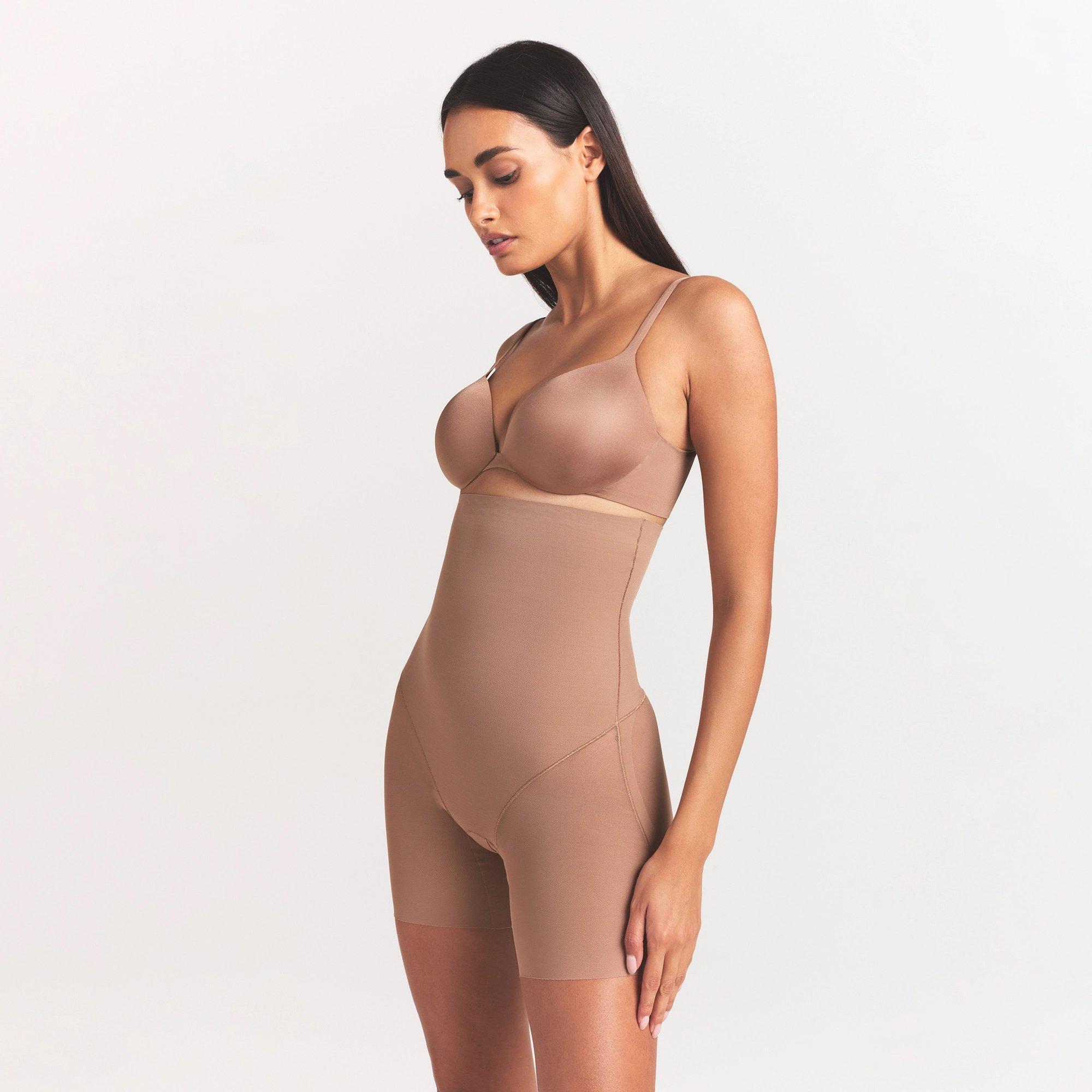 SIENNA - SKIMS - SKIMS PMesh MR Short Ld61 - 4