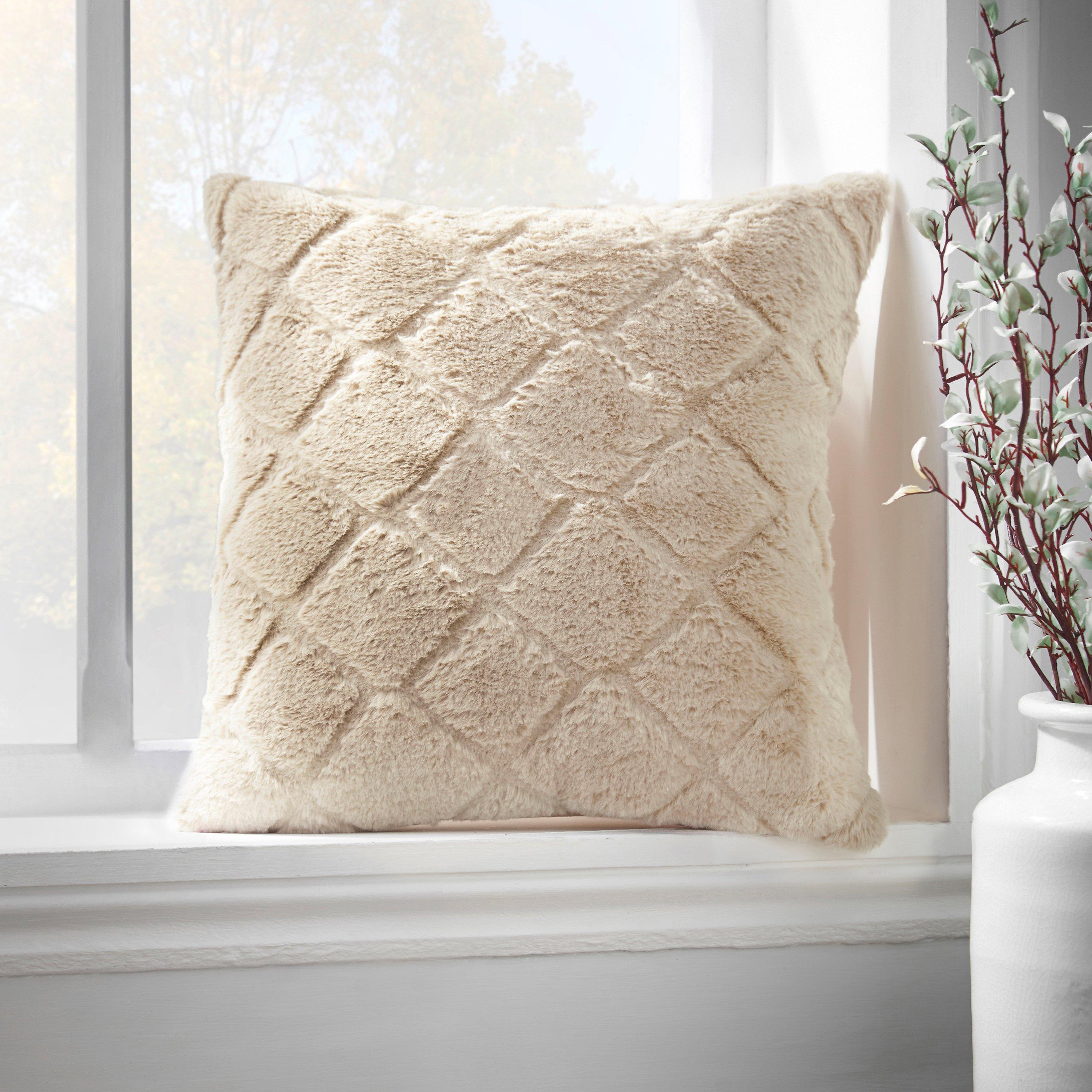 Natural - Catherine Lansfield - Cosy Diamond Faux Fur Cuddle Cushion Back Rest - 1