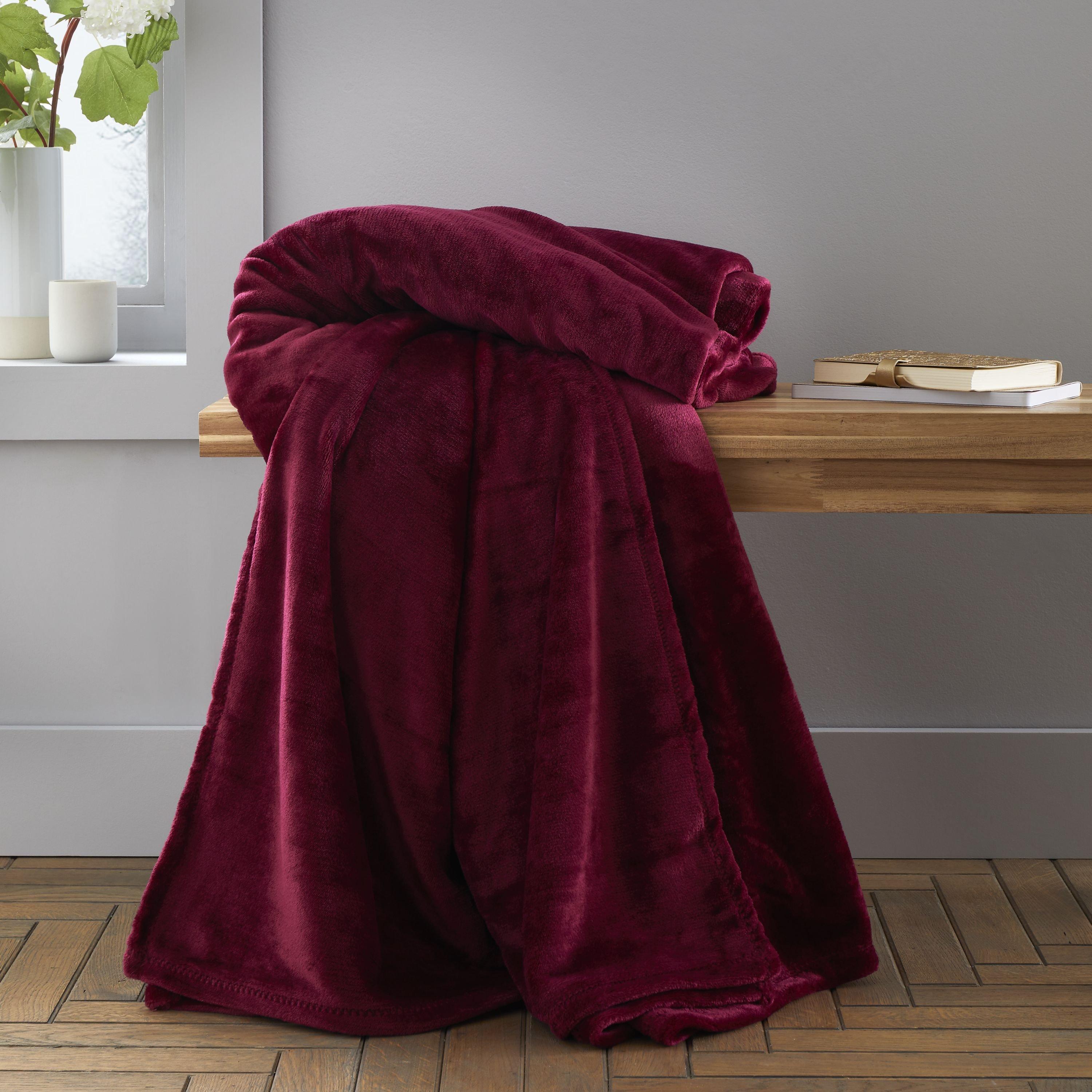 Catherine Lansfield  Raschel Velvet Touch Blanket Throw - Red - 200x240cm