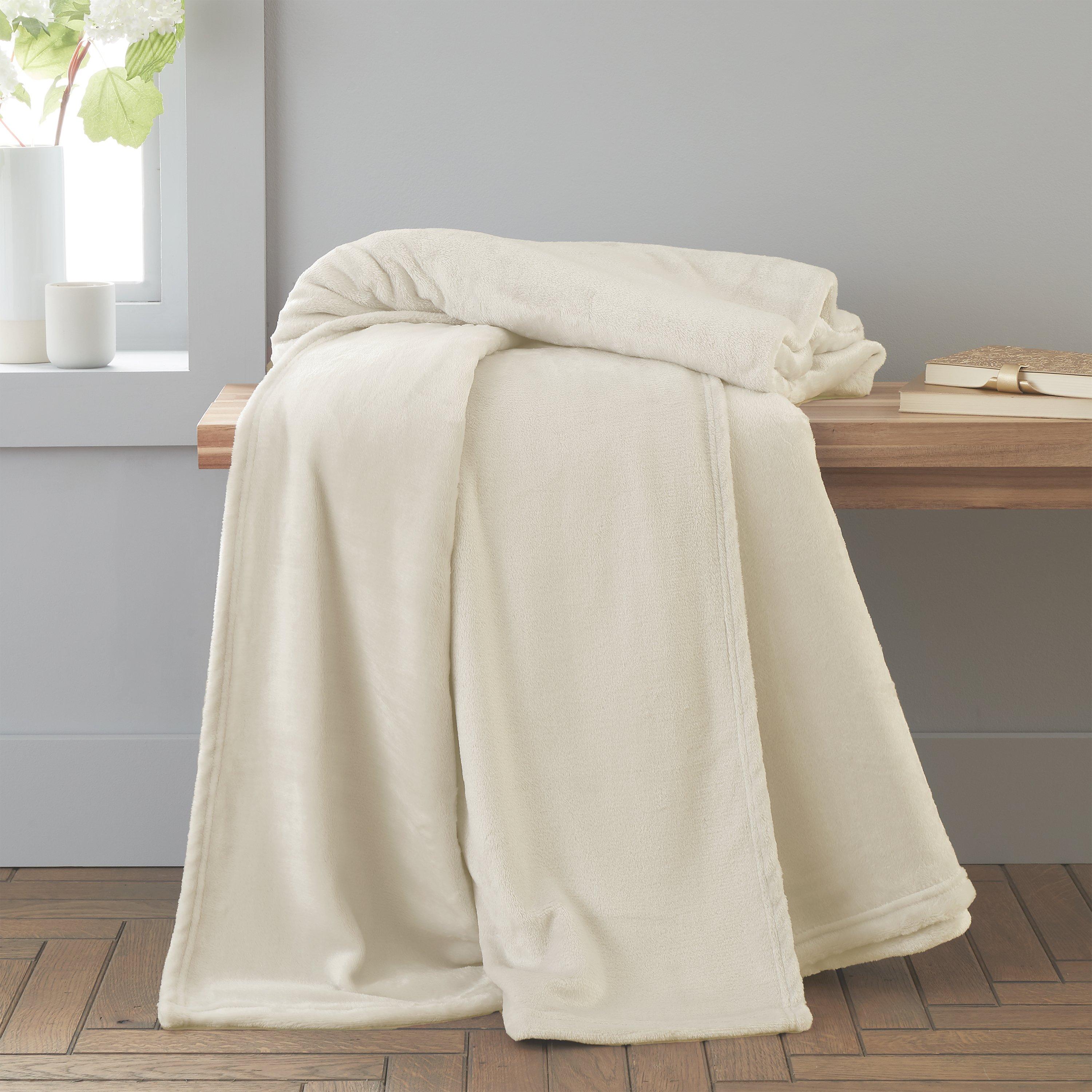 Catherine Lansfield  Raschel Velvet Touch Blanket Throw - Cream - 130x170cm