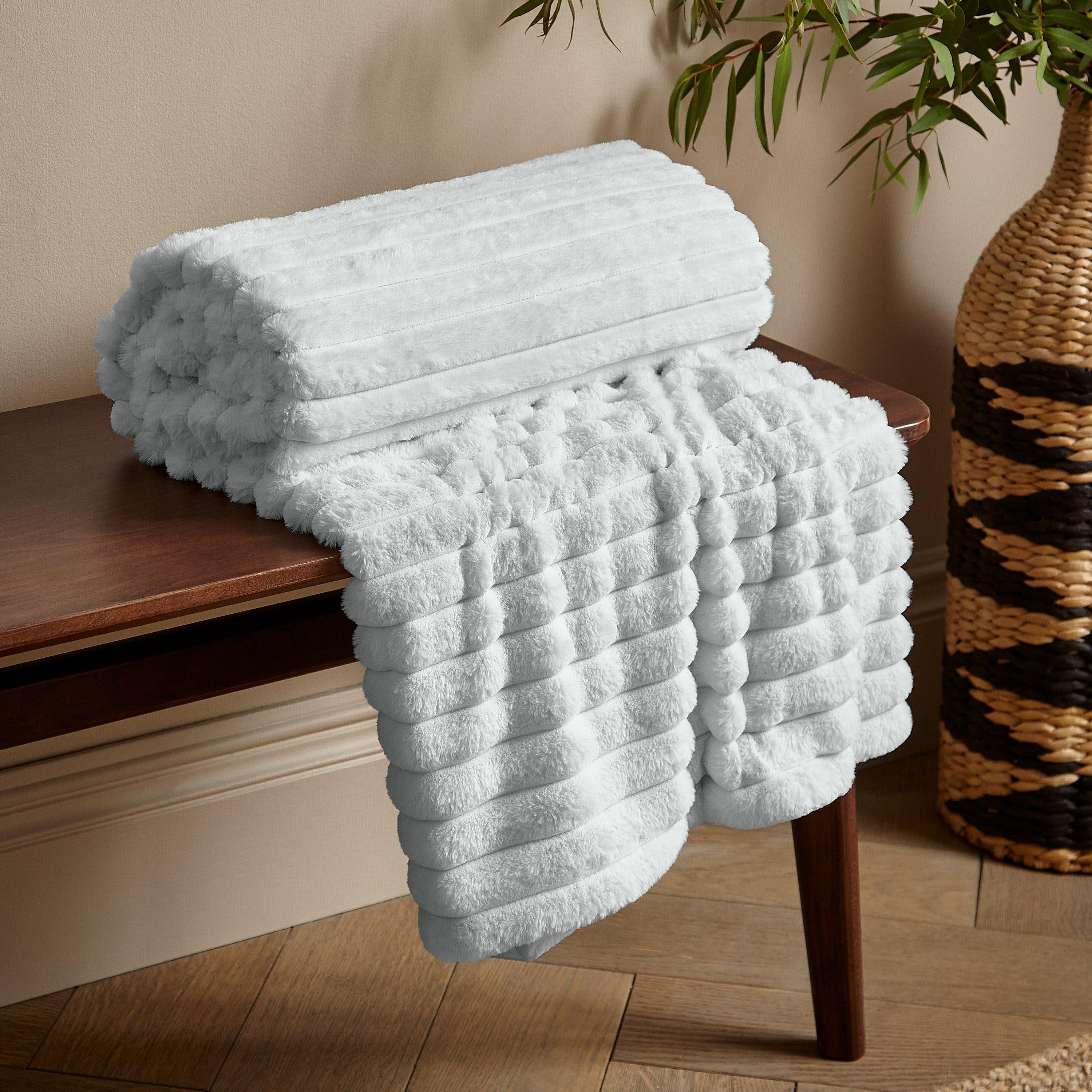 Catherine Lansfield Cosy Ribbed Faux Fur Soft 130x170 cm Blanket Throw Grey - Image 8