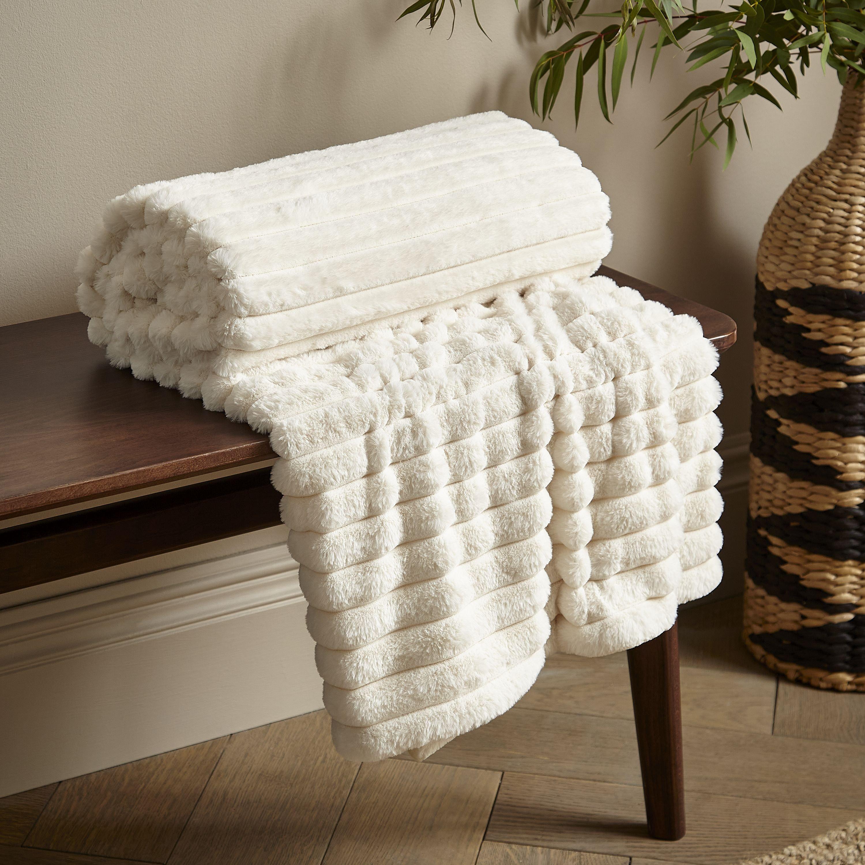 Catherine Lansfield Cosy Ribbed Faux Fur 130x170cm Blanket Throw Cream - Image 8