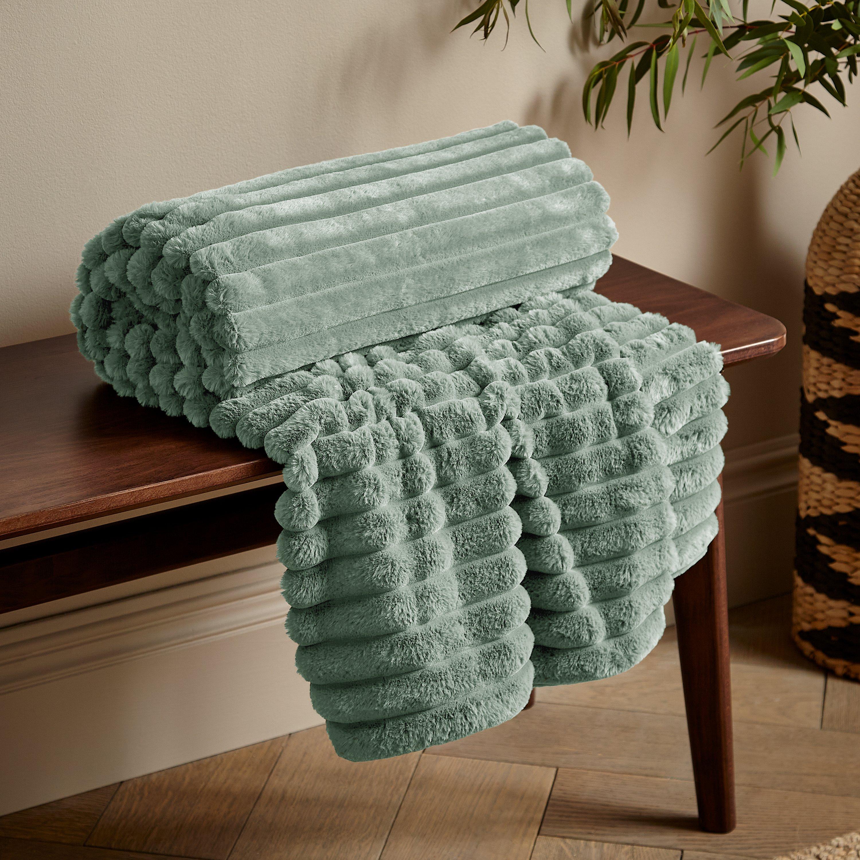 Cosy Ribbed Faux Fur Soft Blanket Throw