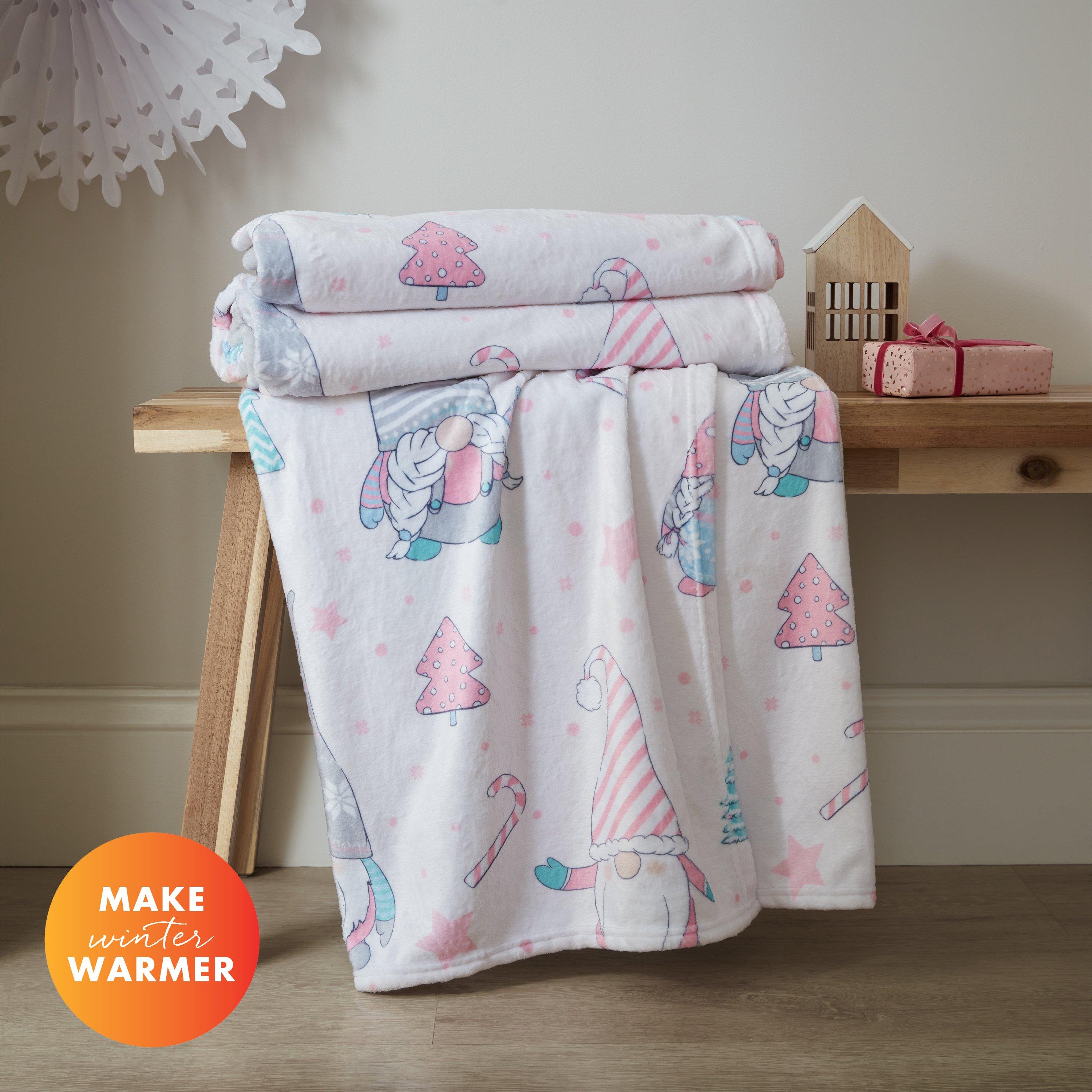 Catherine Lansfield  Christmas Gnomes Fleece Cosy Blanket Throw - Pink - 130x170cm