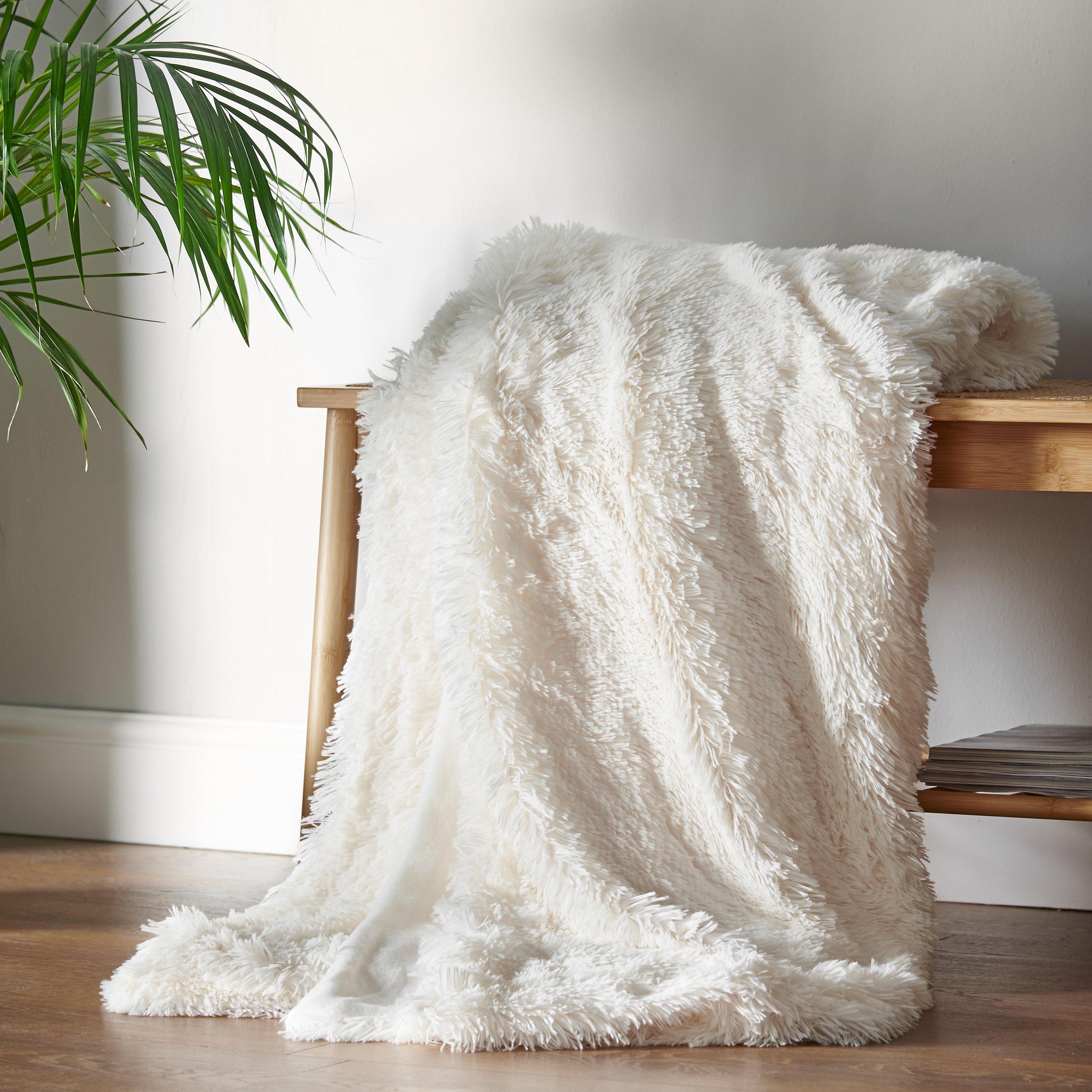 Catherine Lansfield  Cuddly Deep Pile Blanket Throw - Cream - 150x200cm