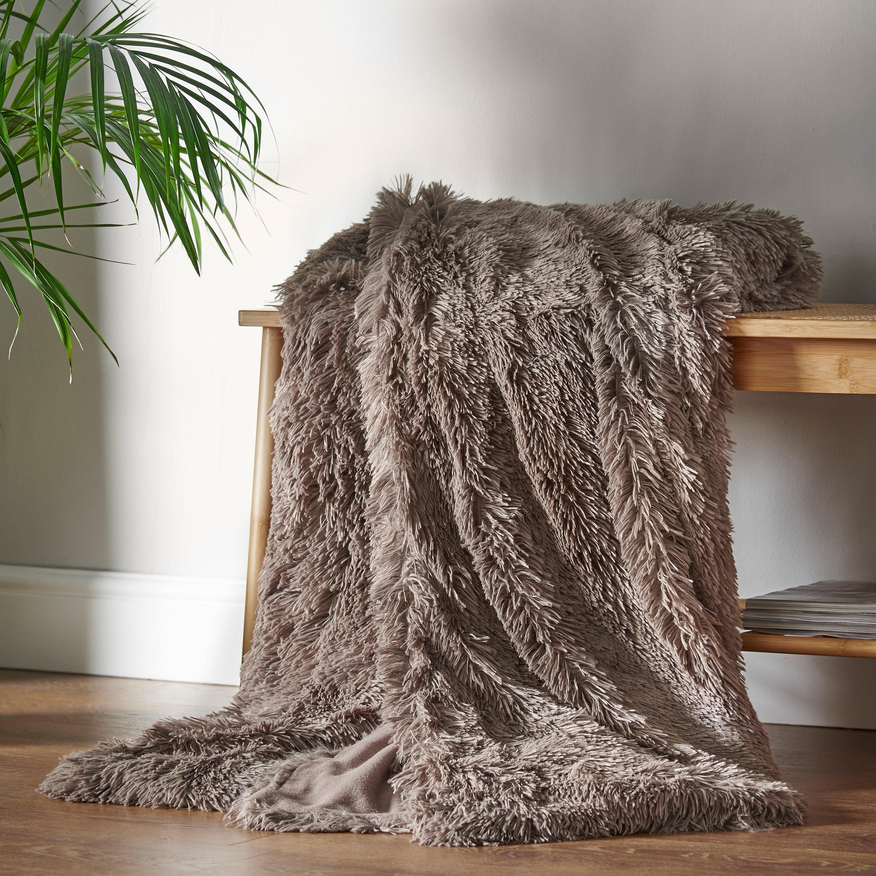 Catherine Lansfield Unisex Natural Extra Large Cuddly Faux Fur Family Size 245X280cm Large Blanket Throw In | Size: 150 Cm X 200 Cm - Image 6