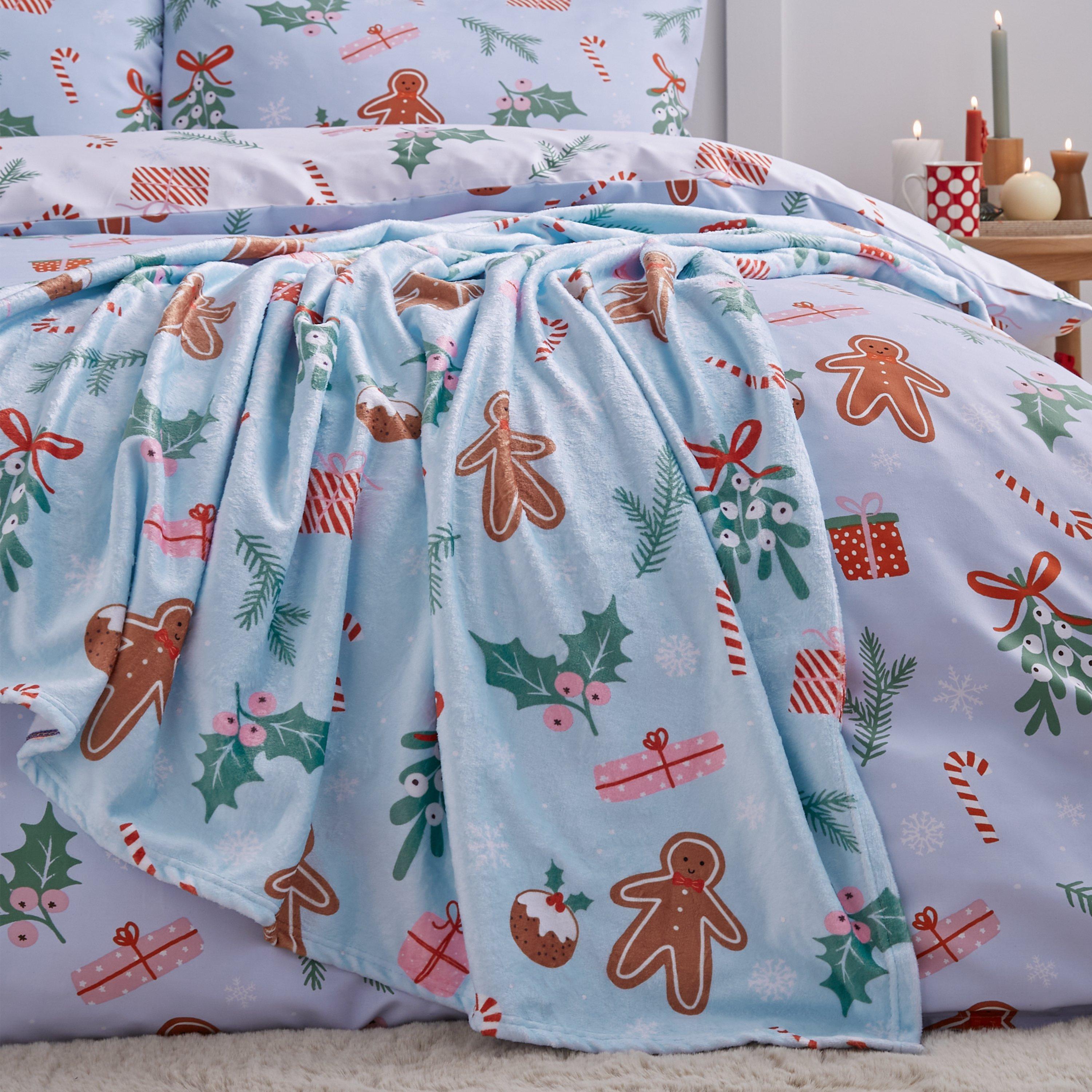 Catherine Lansfield  Christmas Gingerbread Cosy Fleece Blanket Throw - Blue - 130x170cm