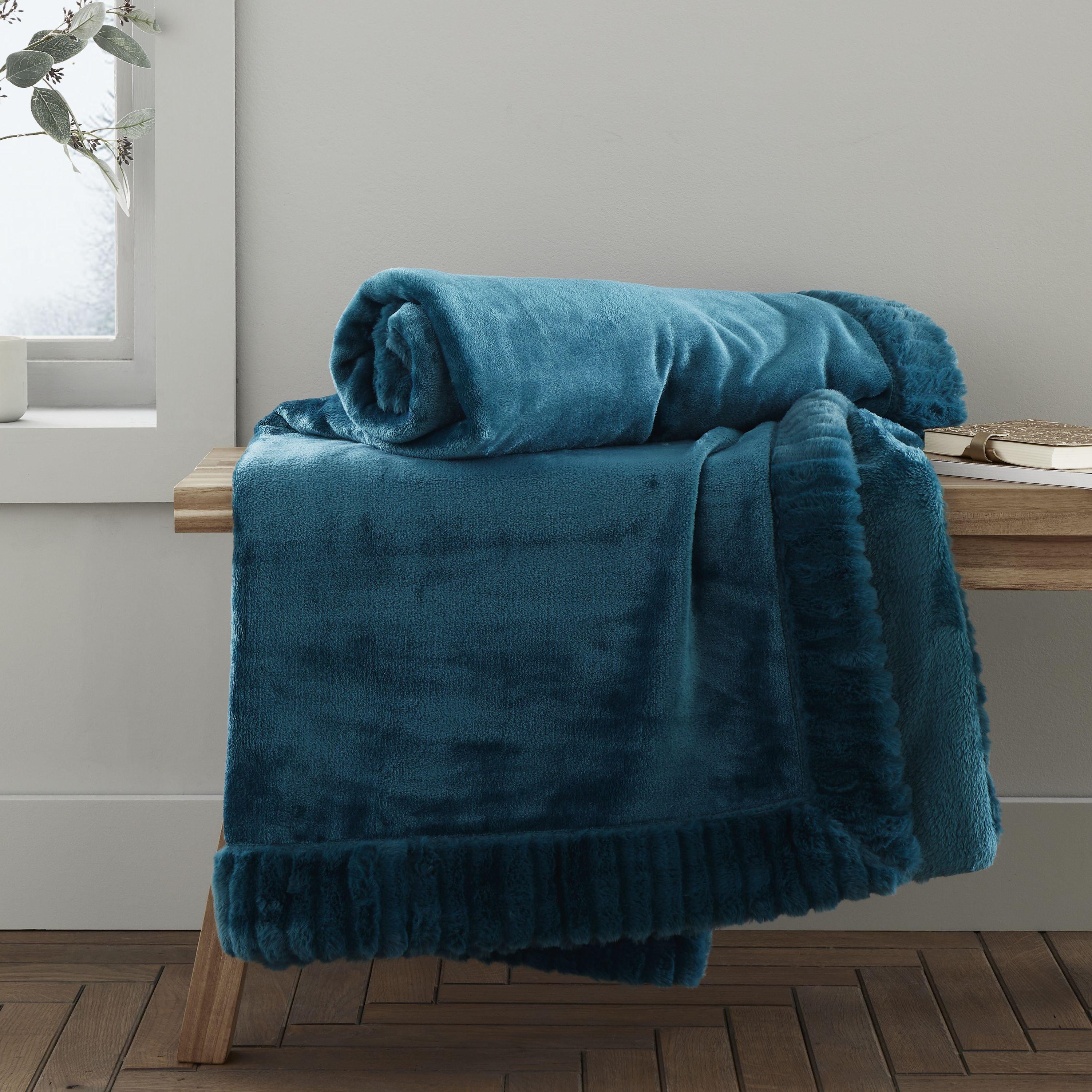 Catherine Lansfield  Velvet And Faux Fur Soft Touch Blanket Throw - Teal - 150x200cm