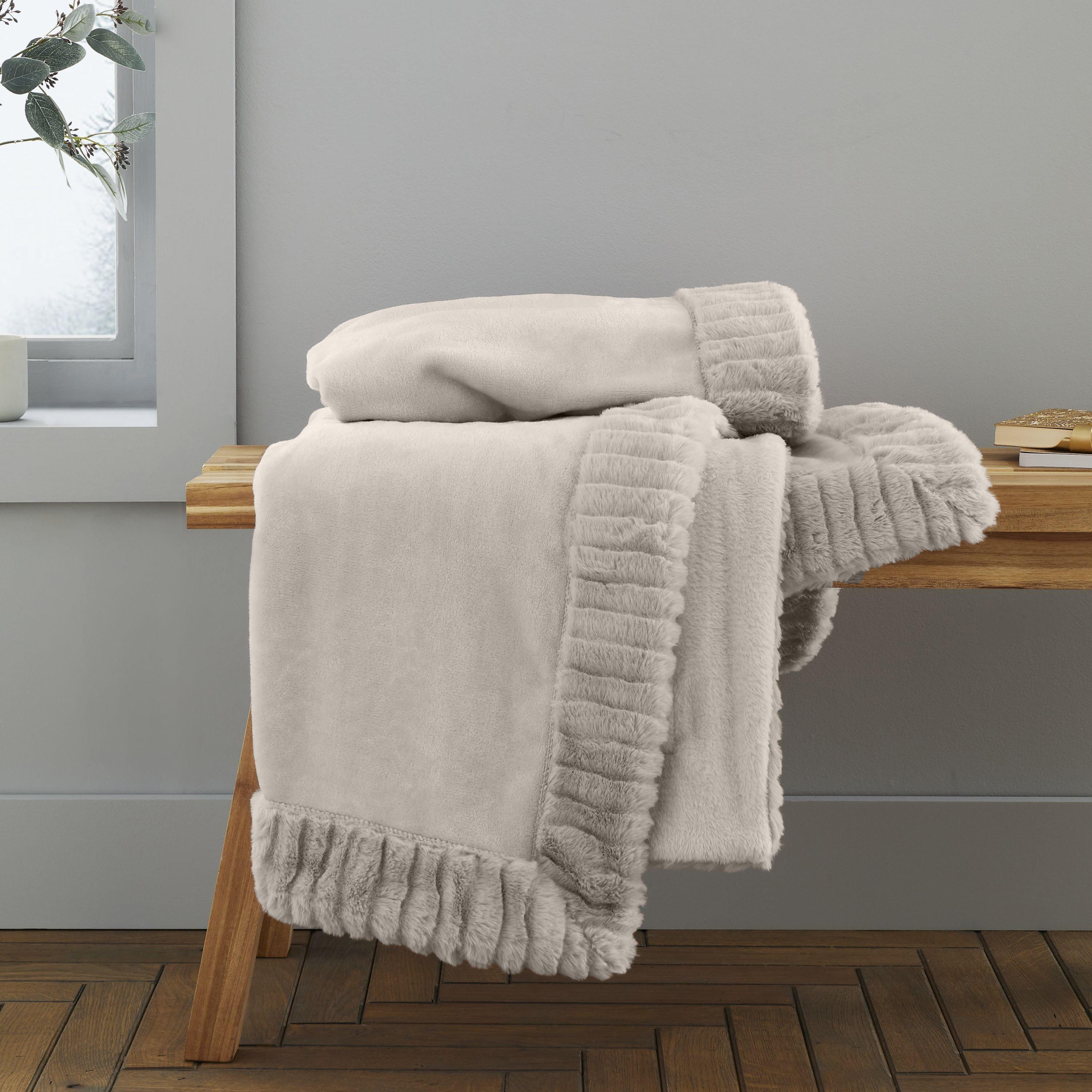 Catherine Lansfield Unisex Natural Velvet & Faux Fur 150 X 200Cm Blanket Throw In | Size: 150 Cm X 200 Cm - Image 11