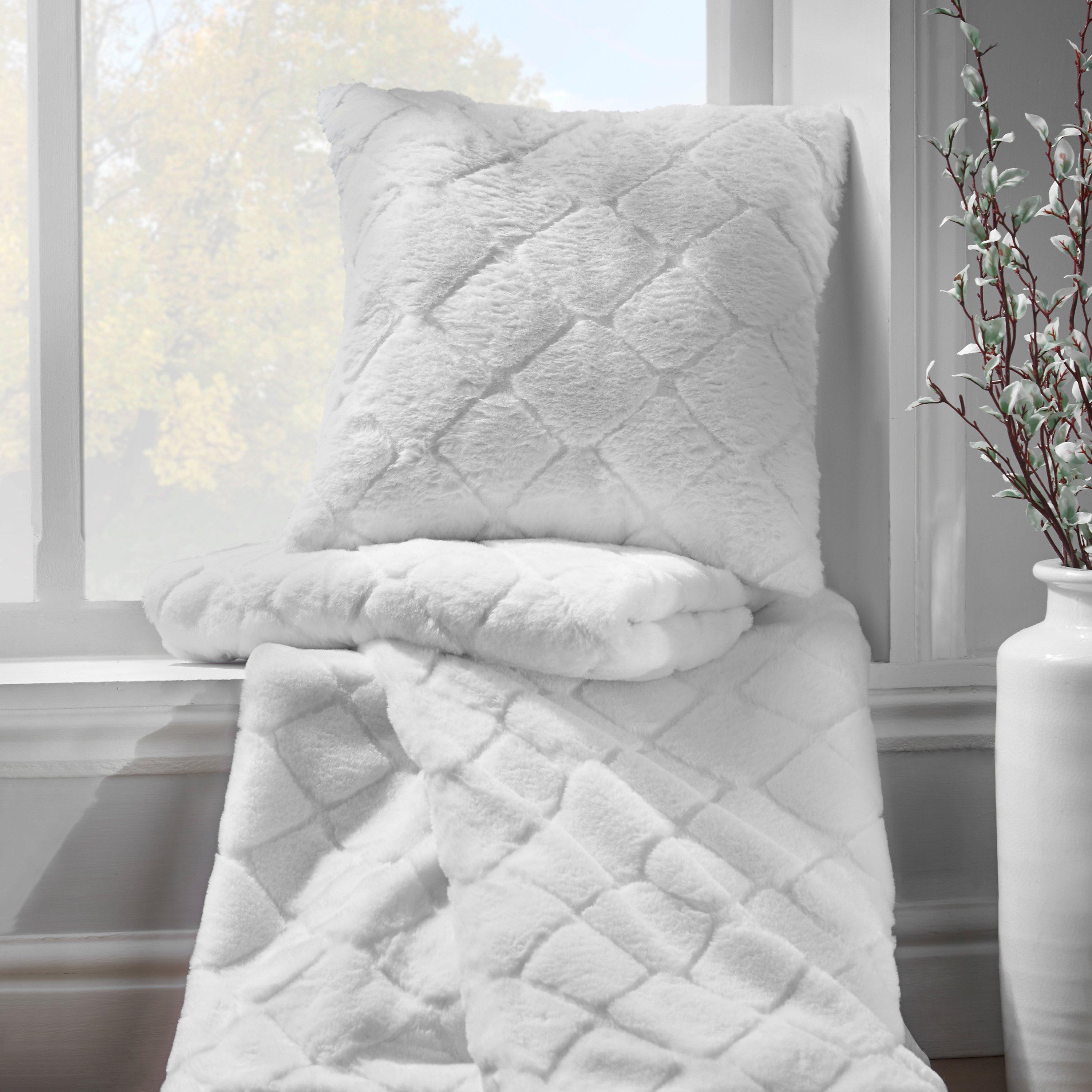 White - Catherine Lansfield - Cosy Diamond Faux Fur Soft Blanket Throw - 2