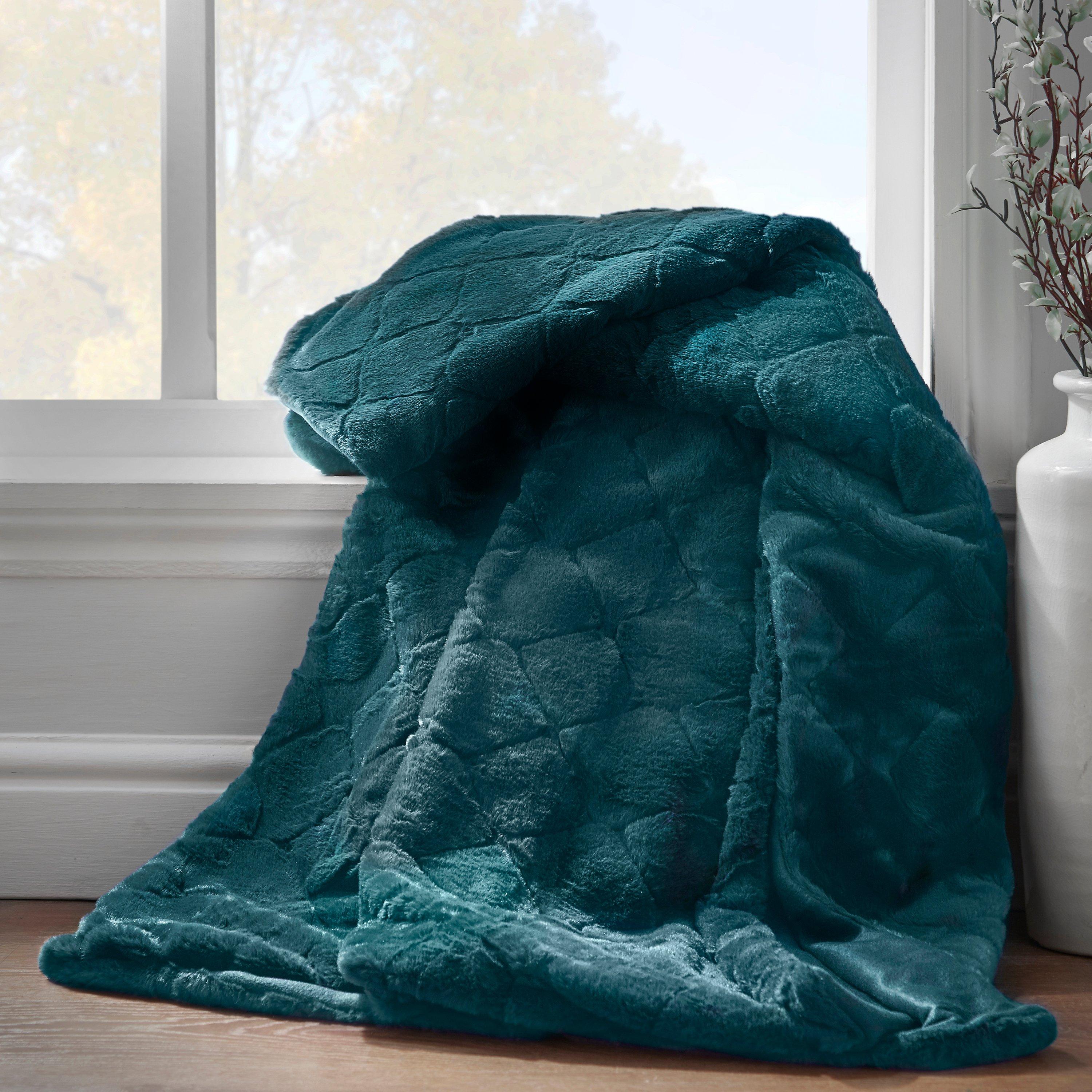 Bottle Green - Catherine Lansfield - Cosy Diamond Faux Fur Soft Blanket Throw - 1