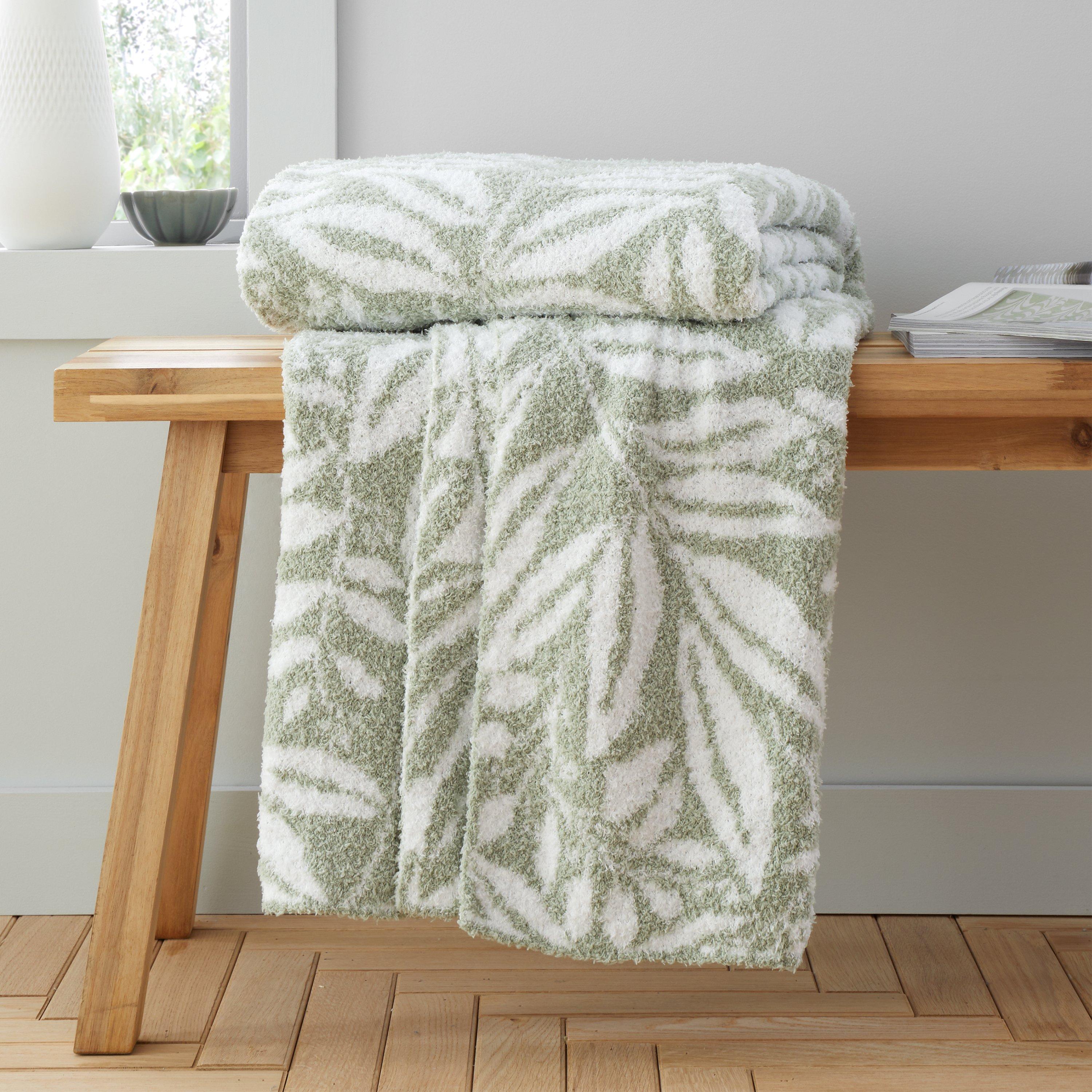 Green - Catherine Lansfield - So Soft Sorrel Leaves Blanket Throw - 1