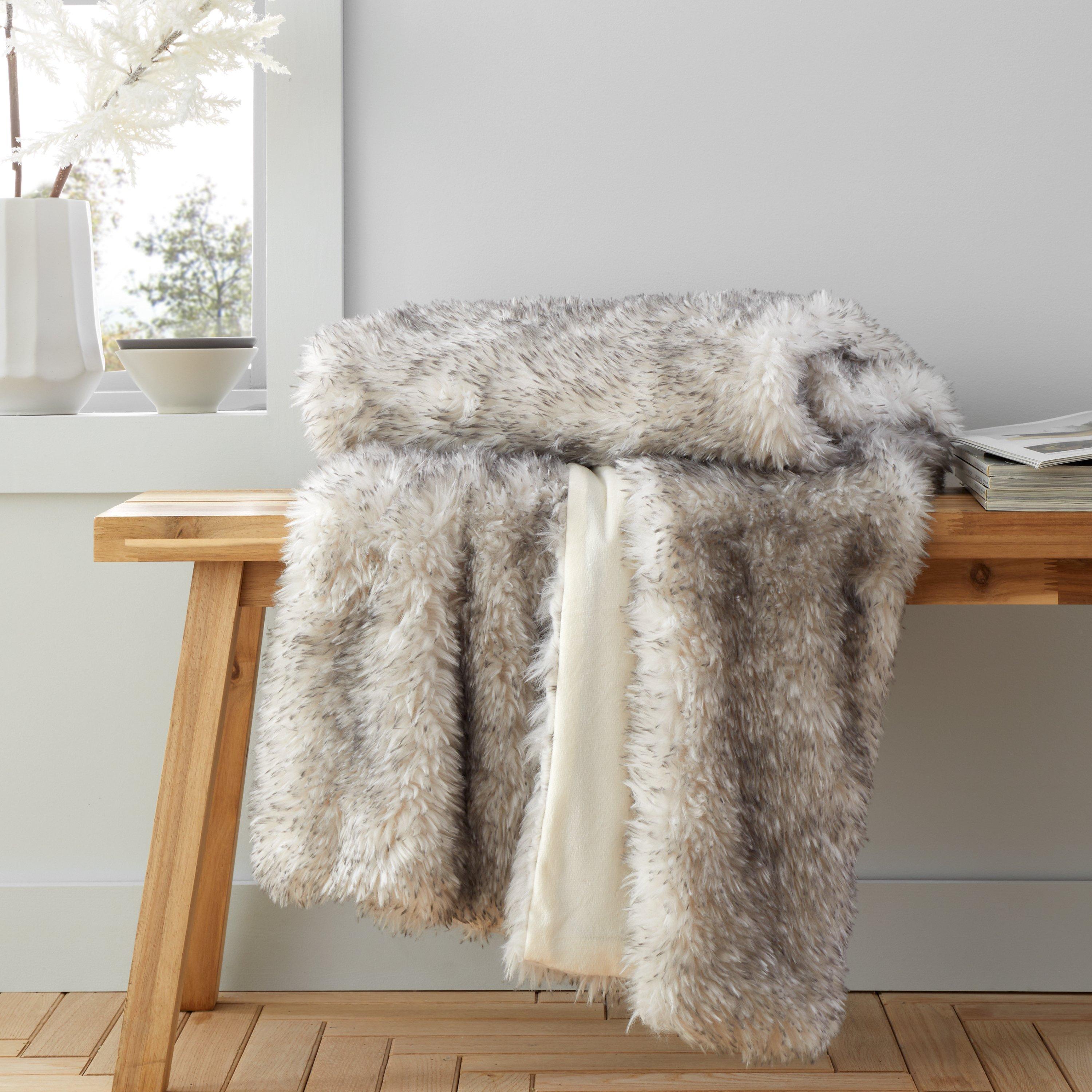 Catherine Lansfield  Arctic Fox Cosy Faux Fur Blanket Throw - Grey - 130x170cm