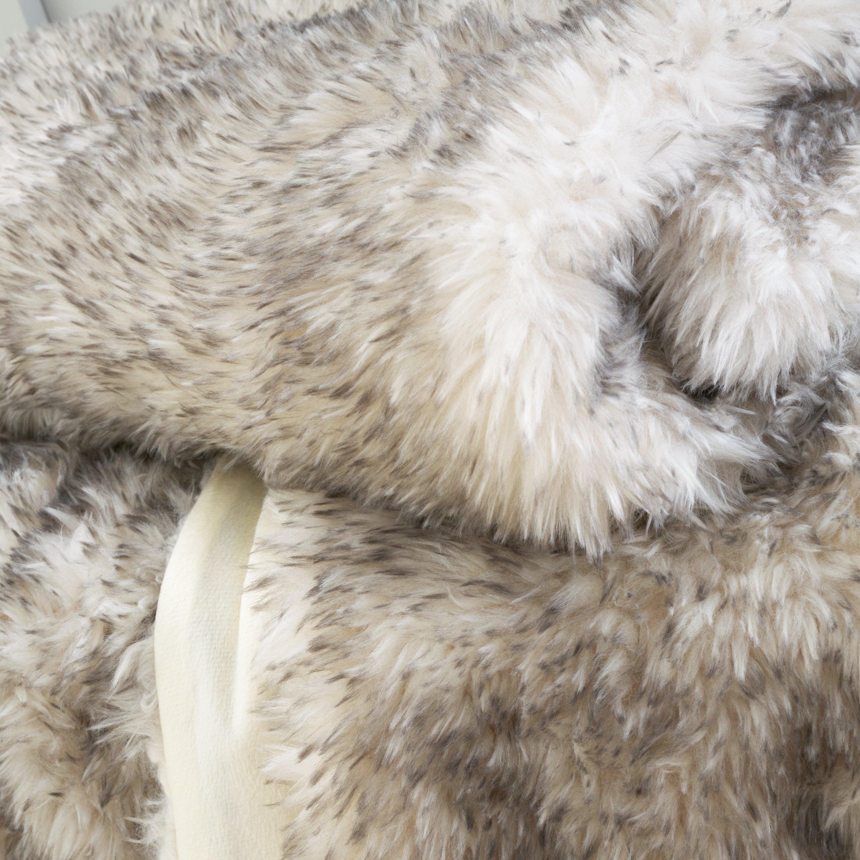 Grey - Catherine Lansfield - Arctic Fox Cosy Faux Fur Blanket Throw - 2