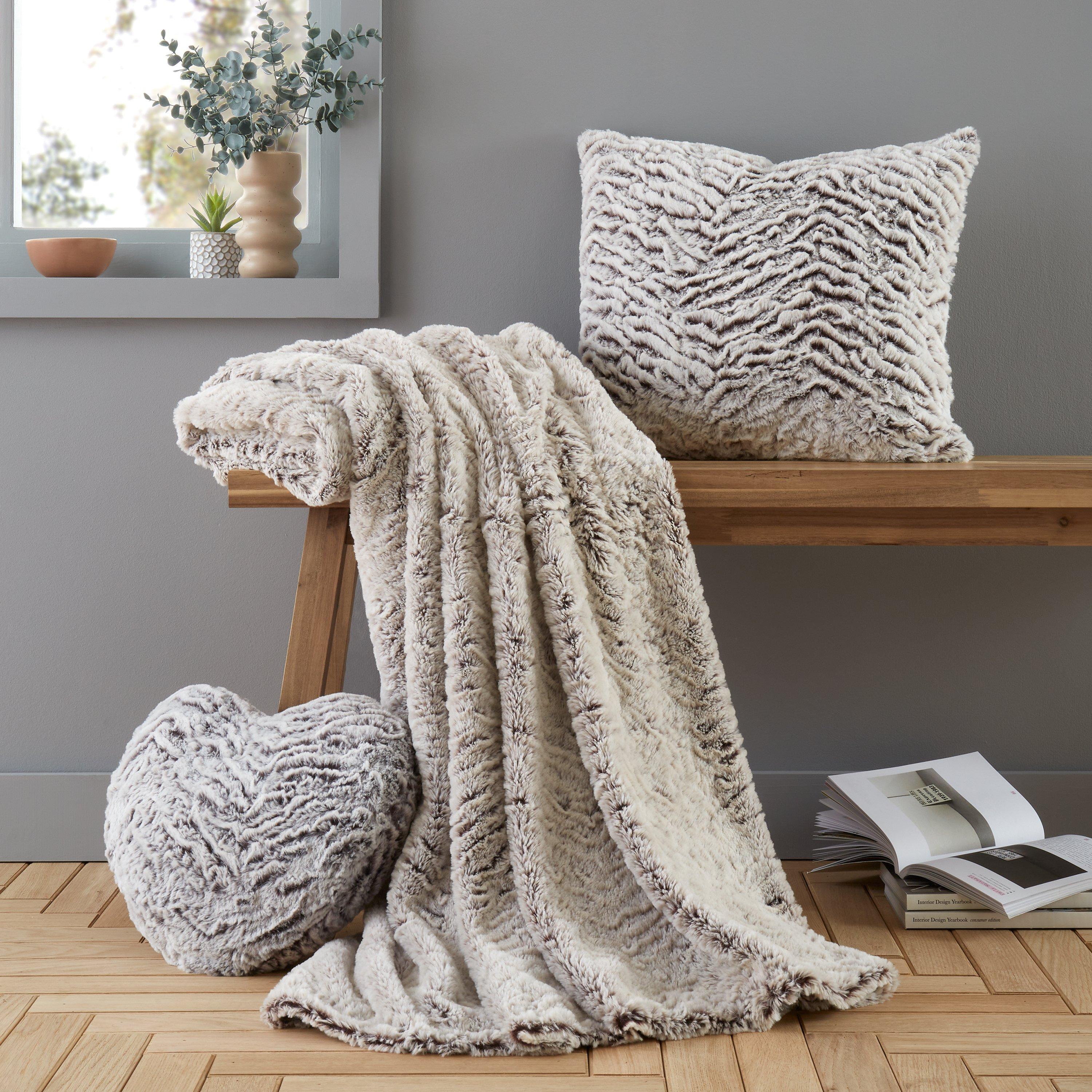 Neutral - Catherine Lansfield - Wolf Faux Fur Blanket Throw Neutral - 4