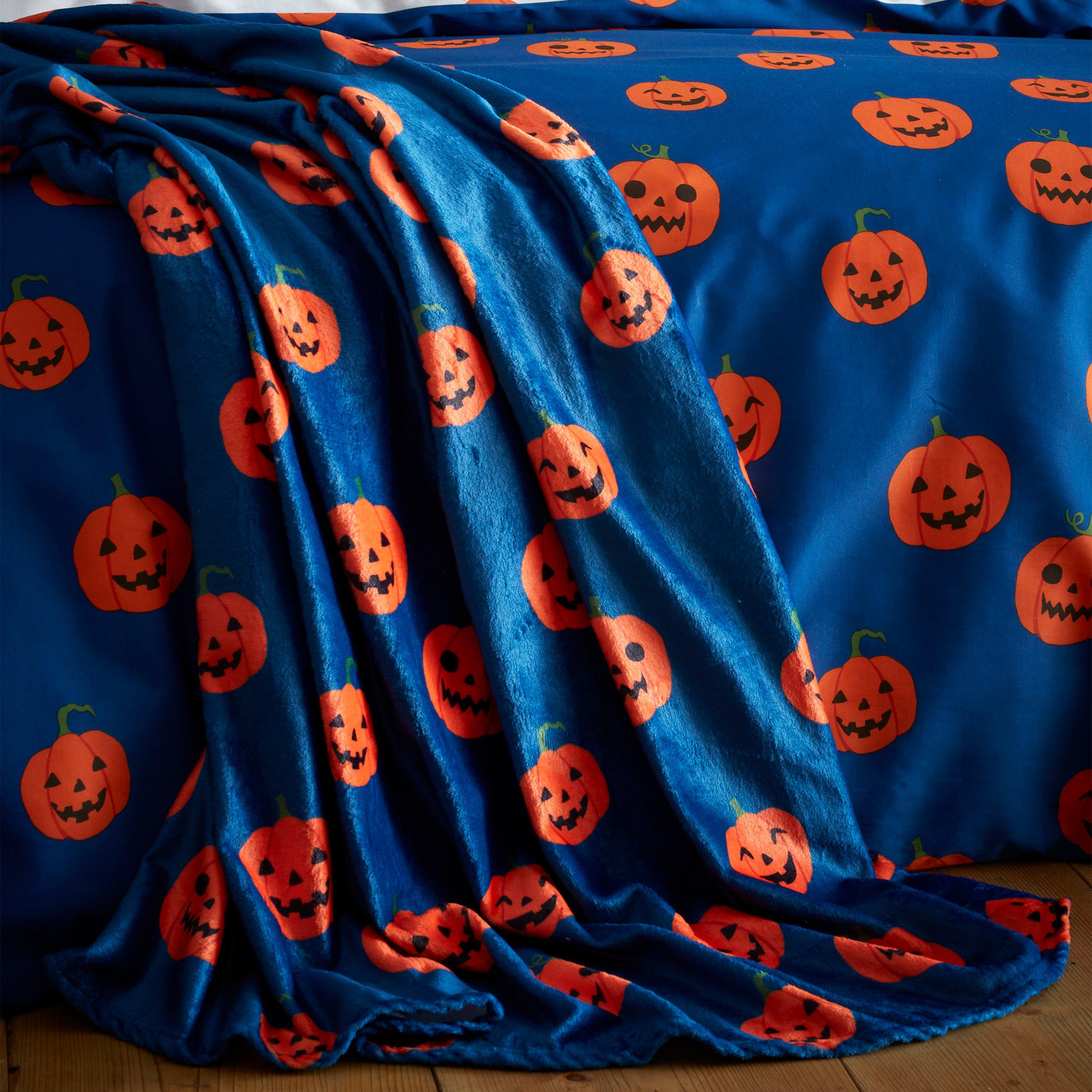 Catherine Lansfield  Halloween Pumpkins Cosy Fleece Blanket Throw - Navy - 130x170cm