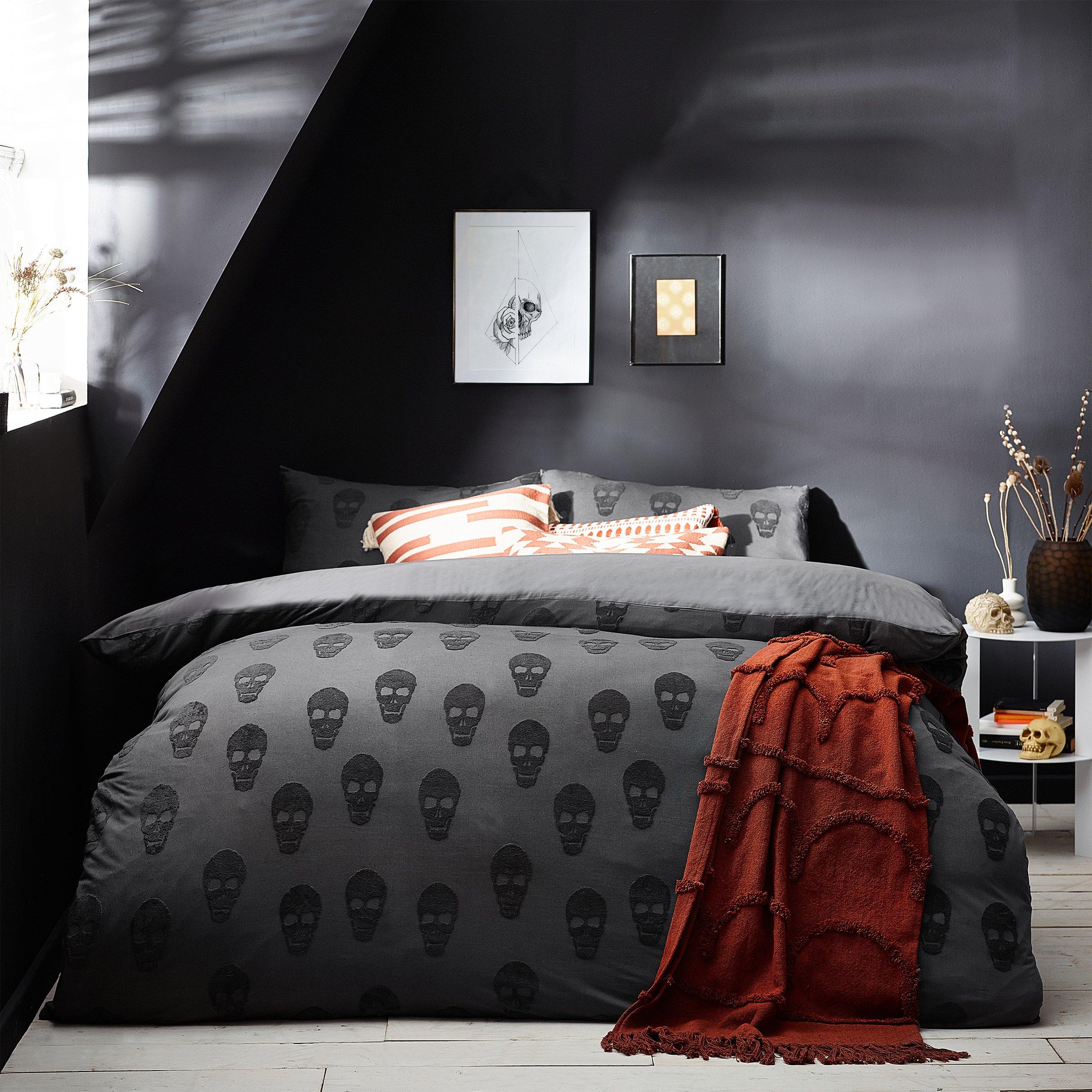 Charcoal - furn. - Skulls Tufted Cotton Duvet Set - 1