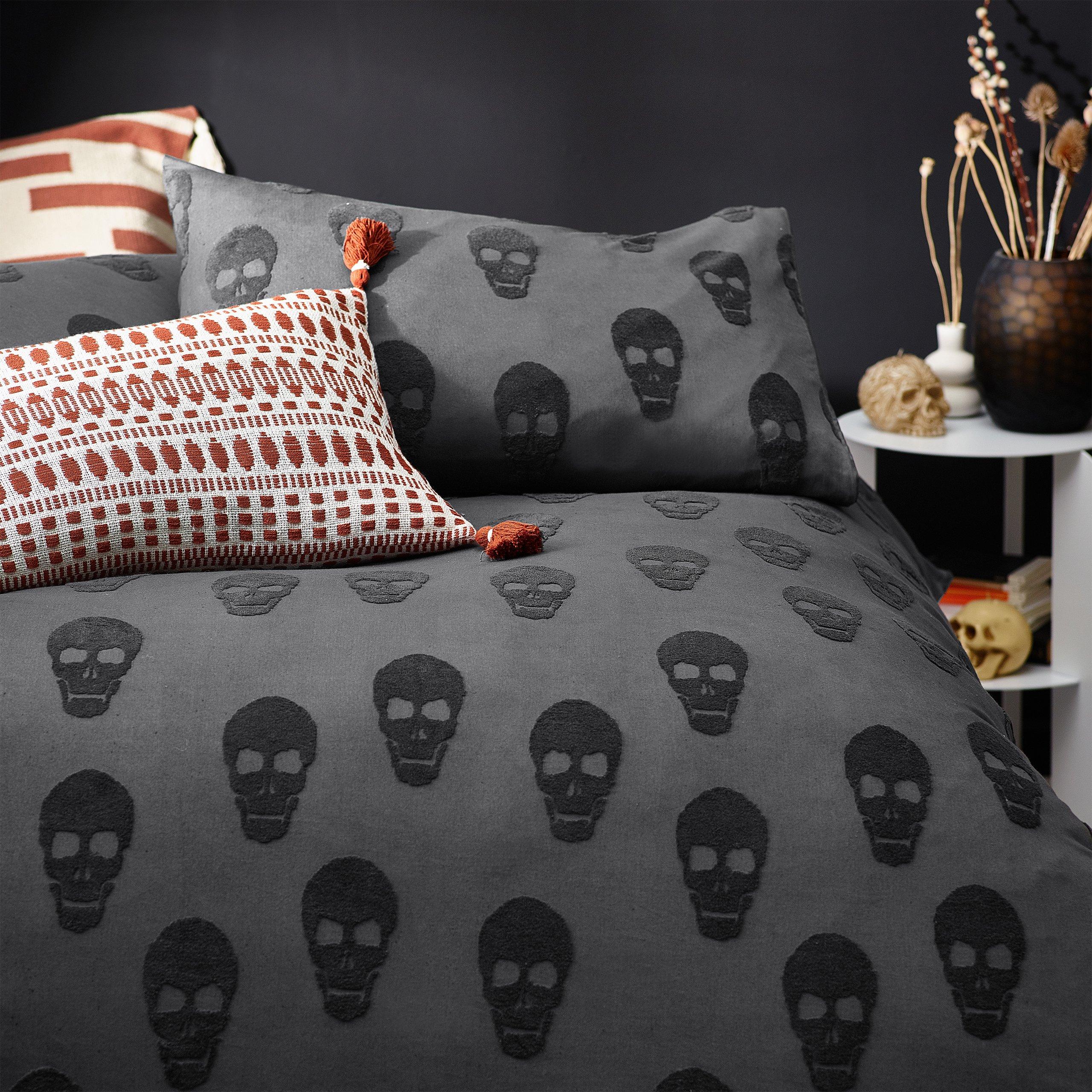 Charcoal - furn. - Skulls Tufted Cotton Duvet Set - 3