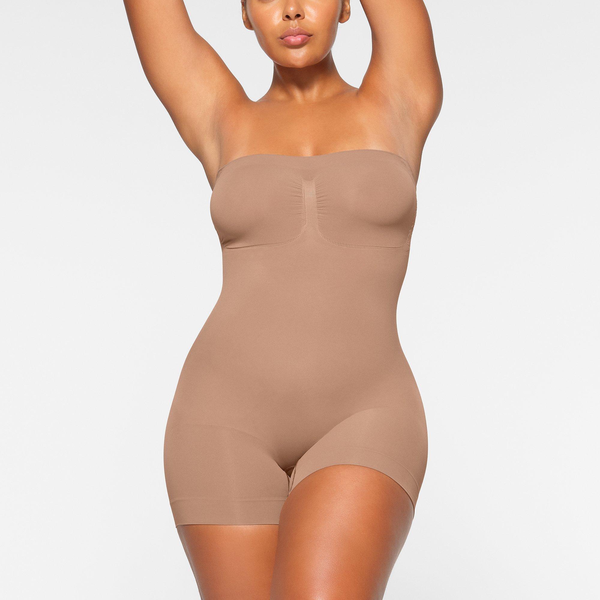 Sienna - SKIMS - Womens Seamless Sculpt Strapless Shortie Bodysuit - 2
