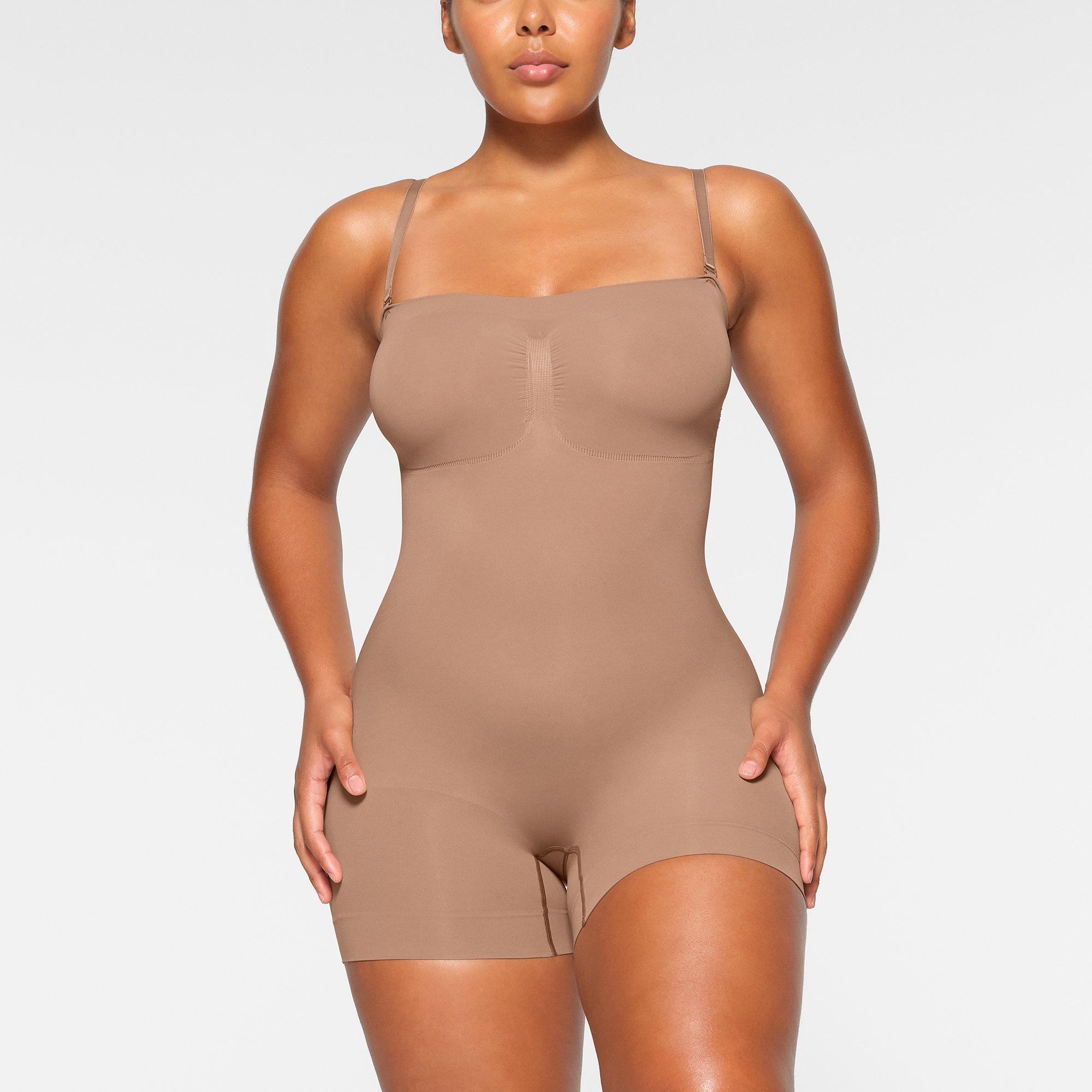Sienna - SKIMS - Womens Seamless Sculpt Strapless Shortie Bodysuit - 3