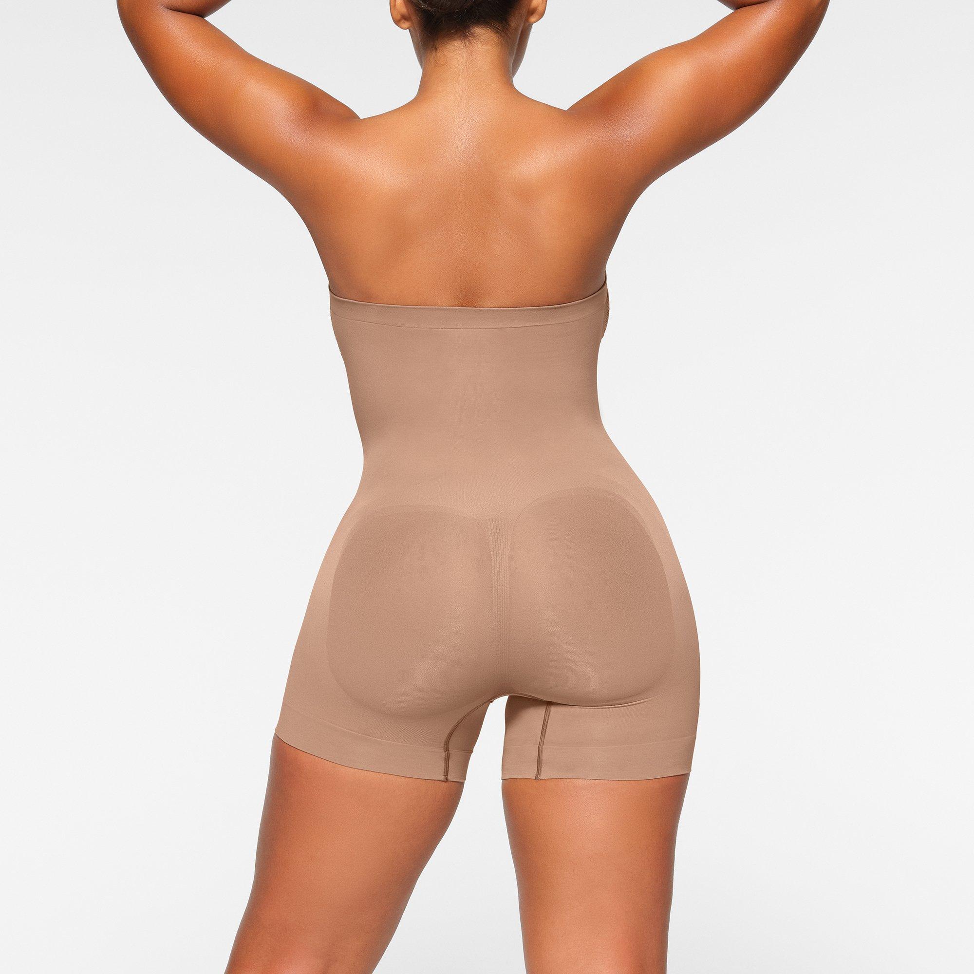 Sienna - SKIMS - Womens Seamless Sculpt Strapless Shortie Bodysuit - 4
