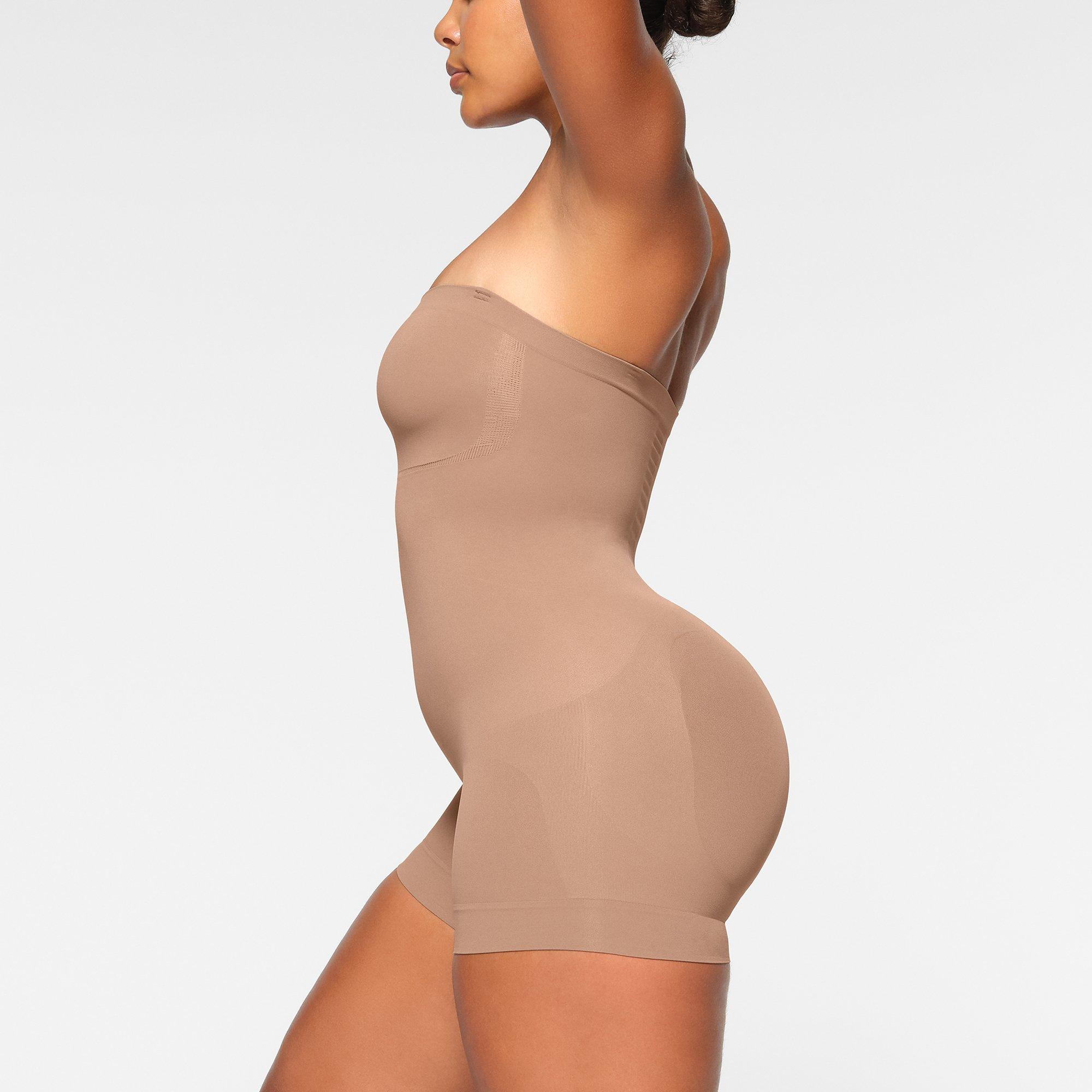 Sienna - SKIMS - Womens Seamless Sculpt Strapless Shortie Bodysuit - 5