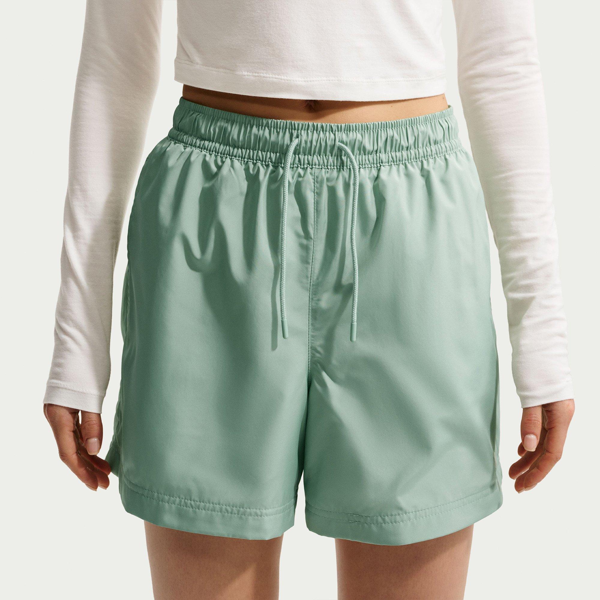 Sportswear Classic Wovens Womens Mid Rise Shorts