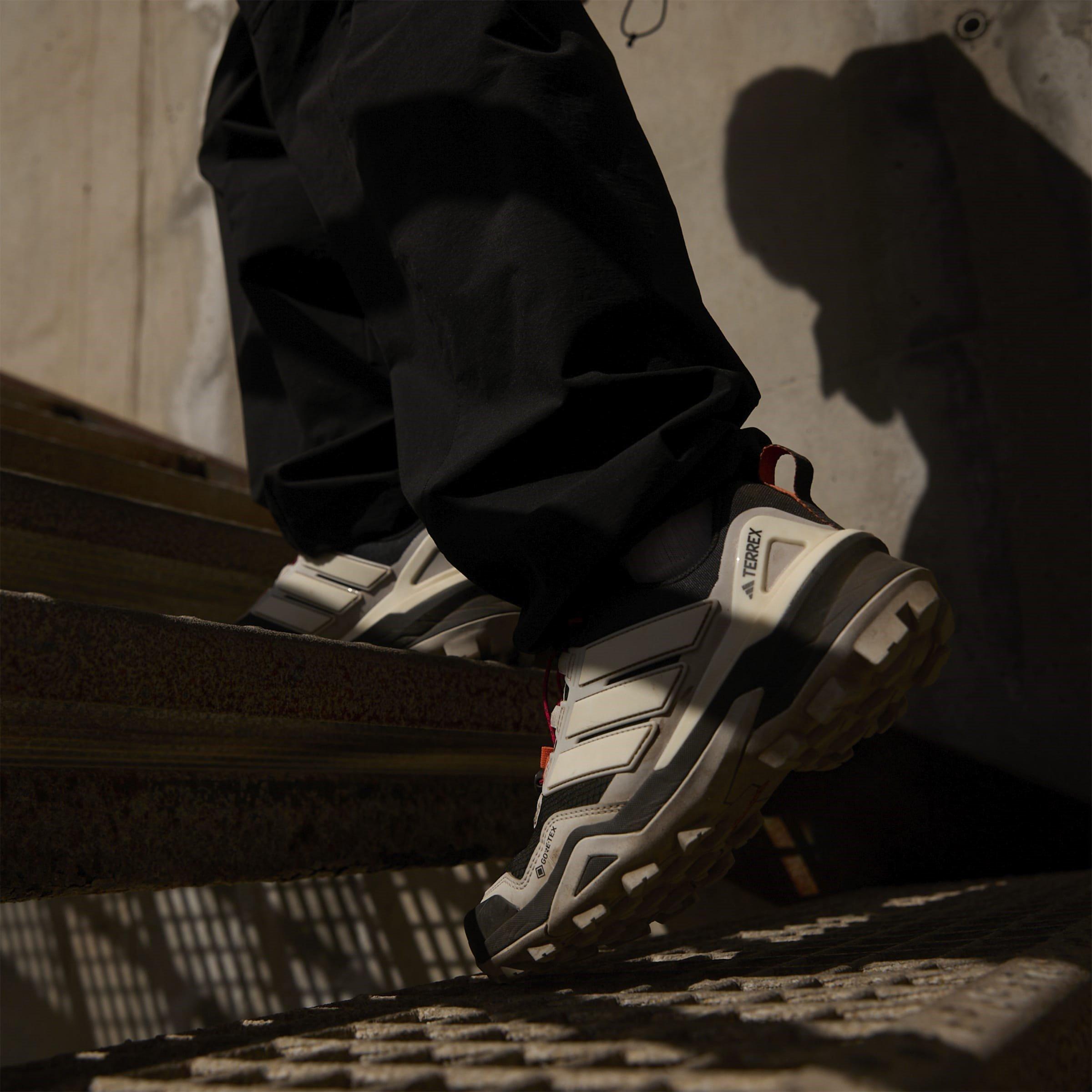 Leises Karmesinrot - adidas - Terrex Xploric Cargo Joggers Printed Womens - 14