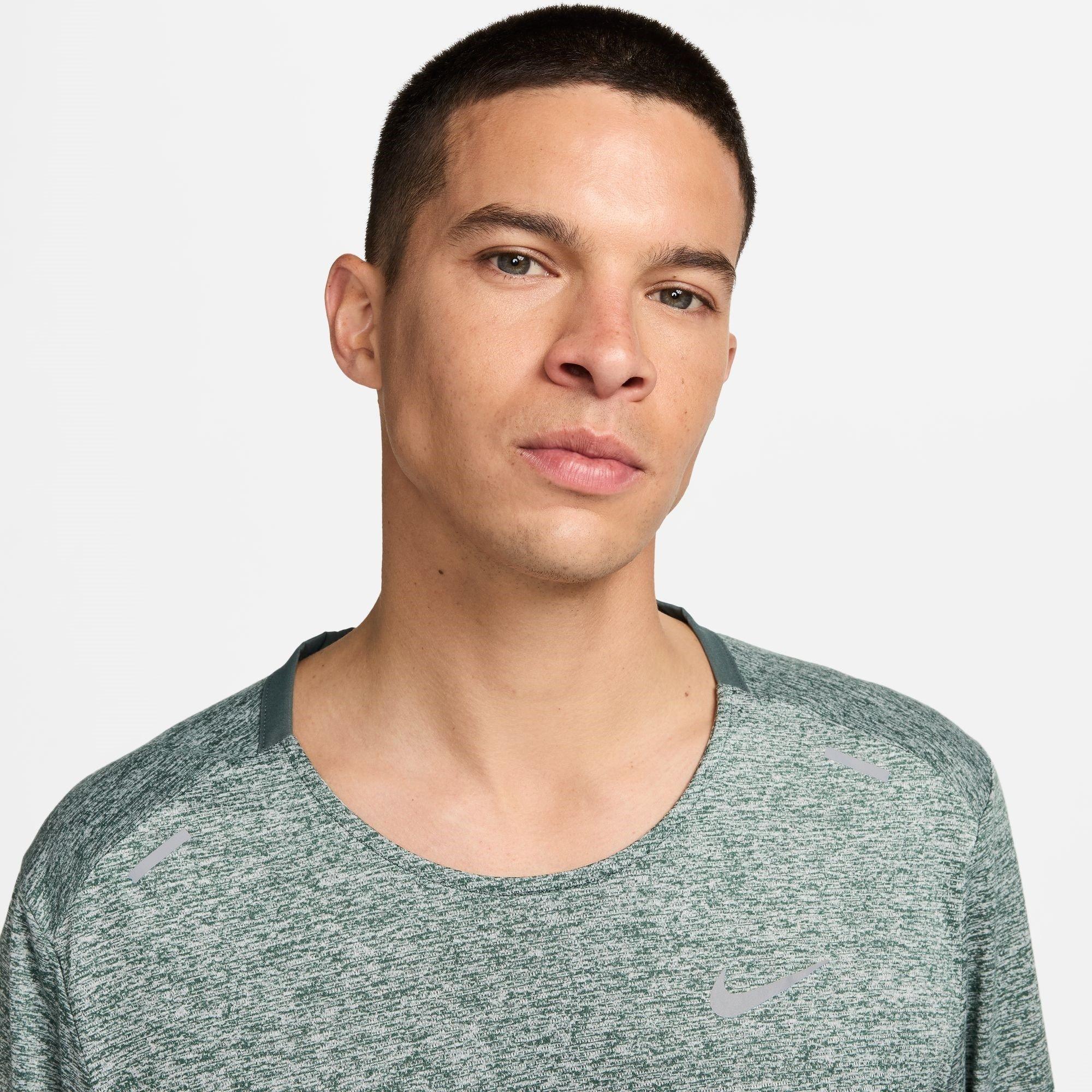 Vintage zelena - Nike - Dri-FIT Rise 365 Men's Short-Sleeve Running Top - 3