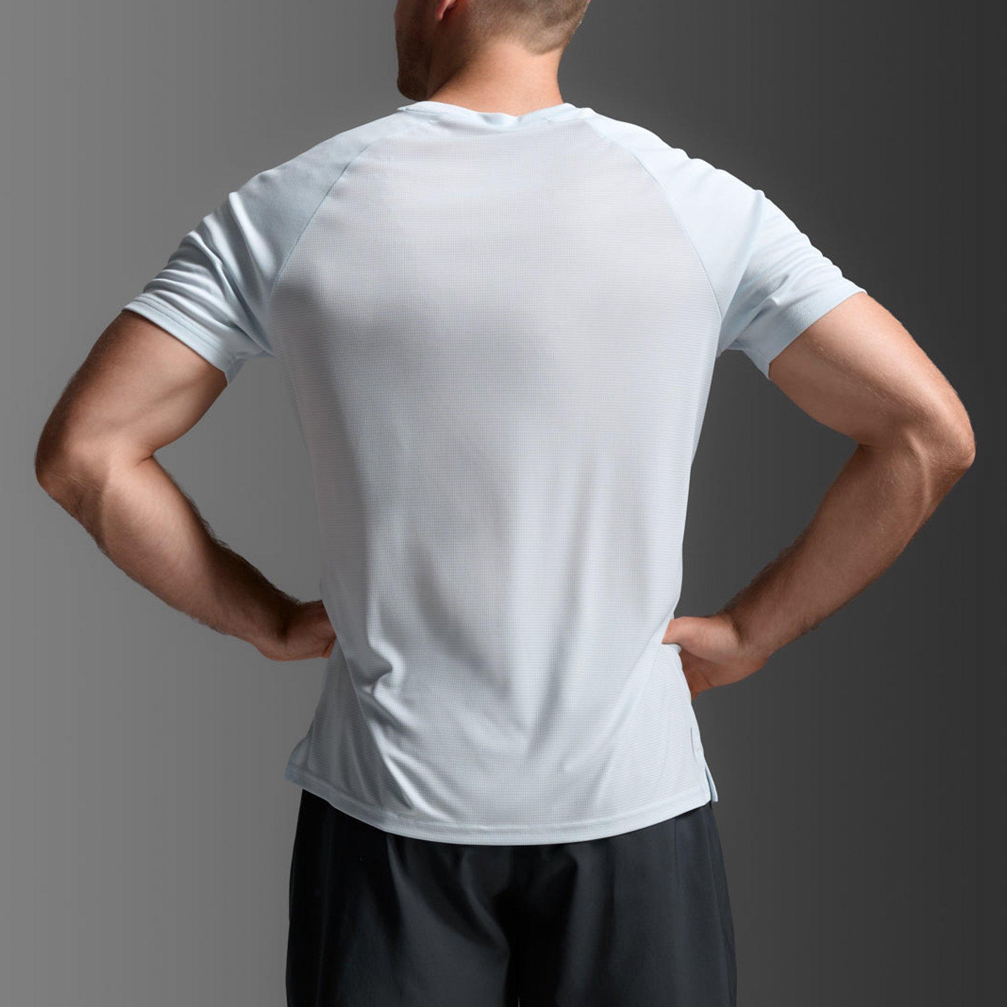 Moonstone/Blk - 2XU - Aero Mesh Tee Sn54 - 2