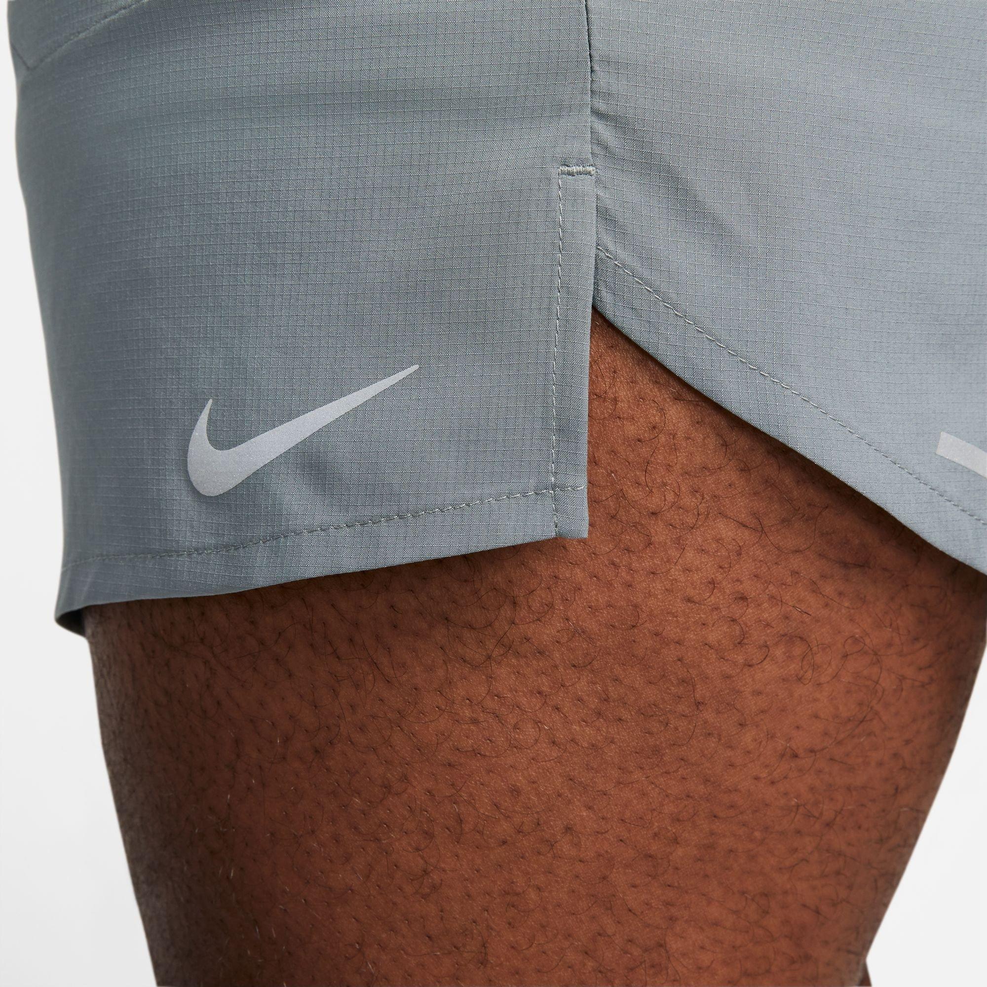 Gris humo - Nike - Stride Men's Dri-FIT 5 Brief-Lined Running Shorts - 11