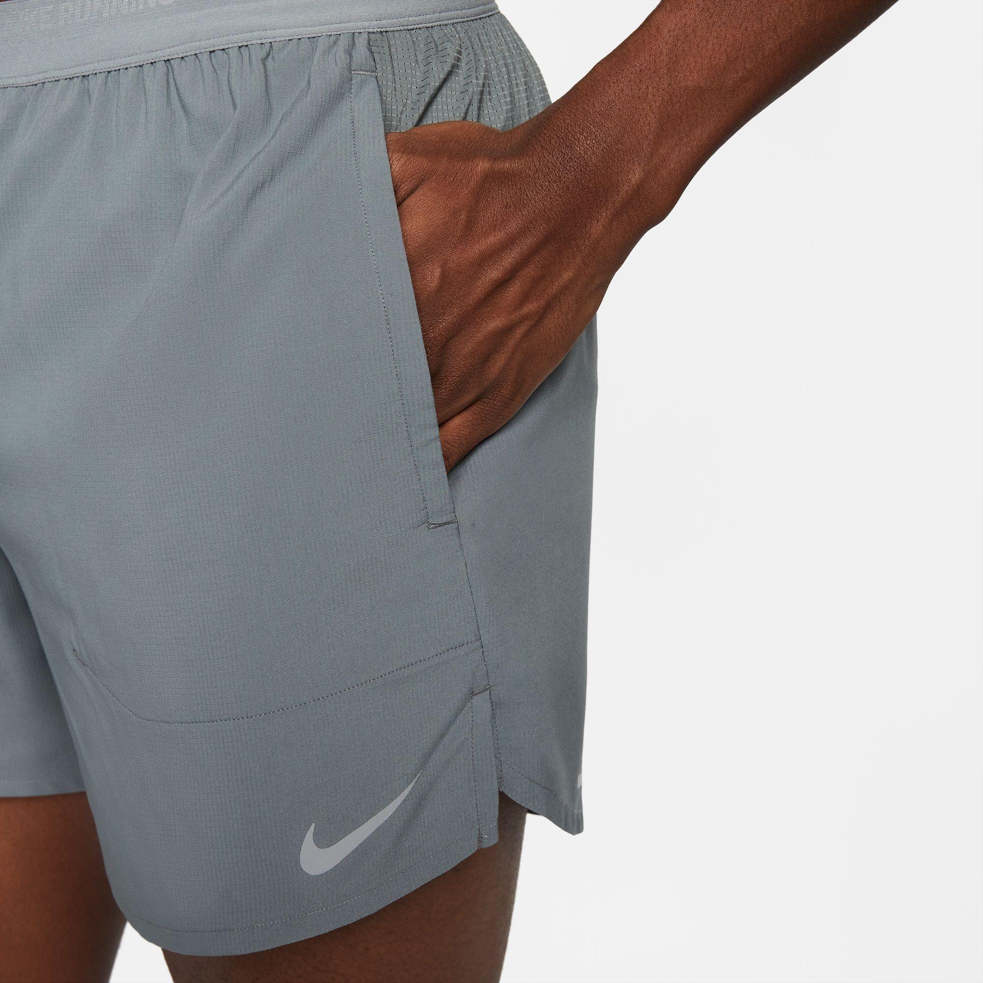 Gris humo - Nike - Stride Men's Dri-FIT 5 Brief-Lined Running Shorts - 4