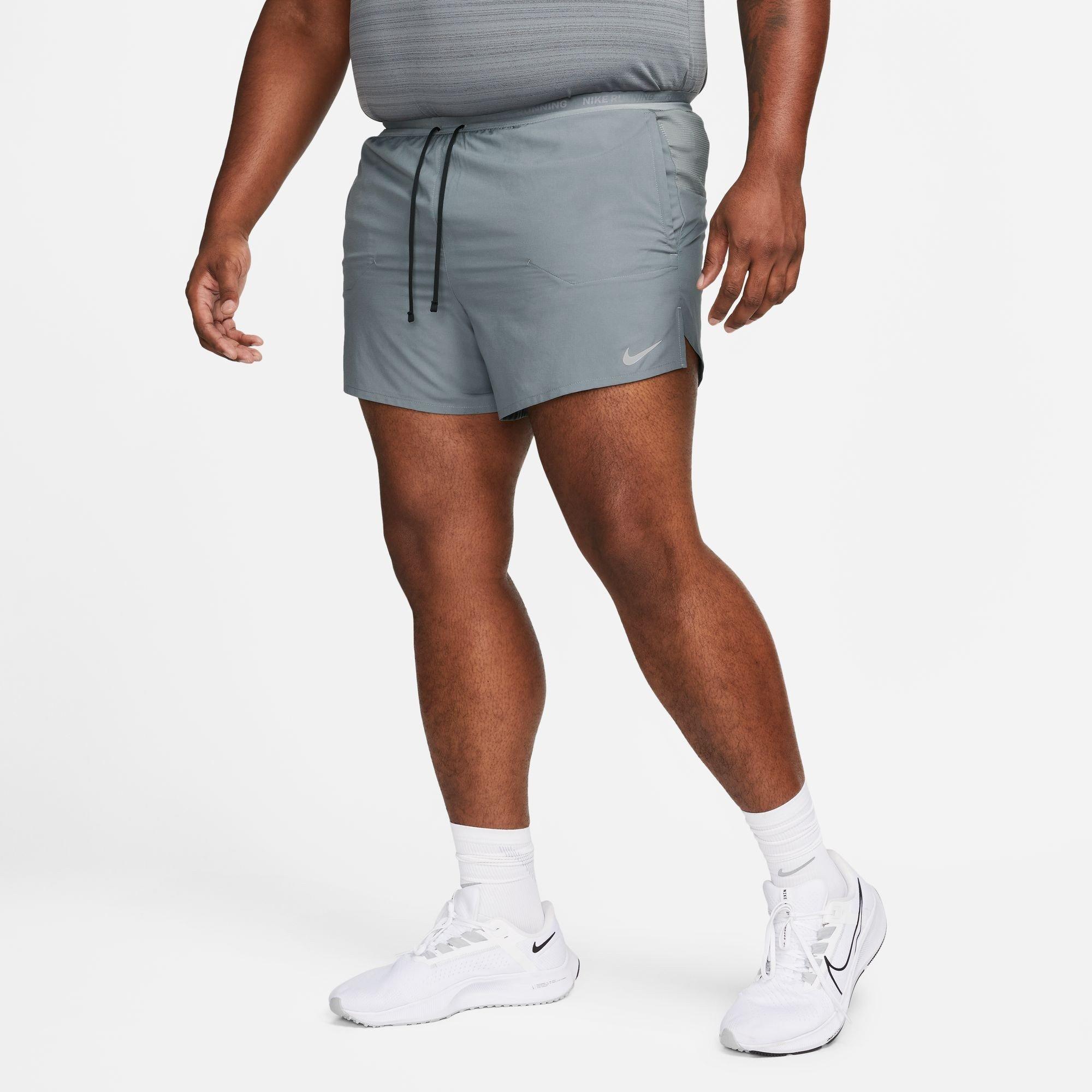 Gris humo - Nike - Stride Men's Dri-FIT 5 Brief-Lined Running Shorts - 6