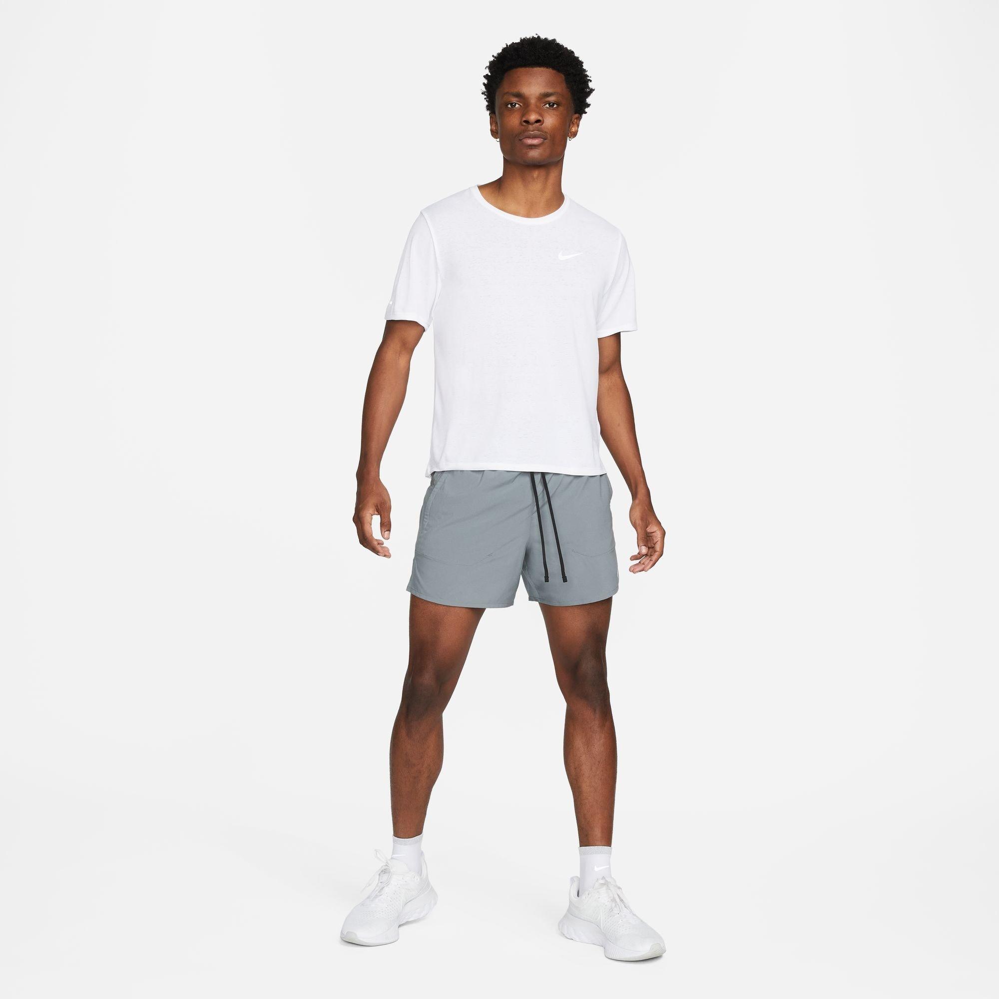 Gris humo - Nike - Stride Men's Dri-FIT 5 Brief-Lined Running Shorts - 7
