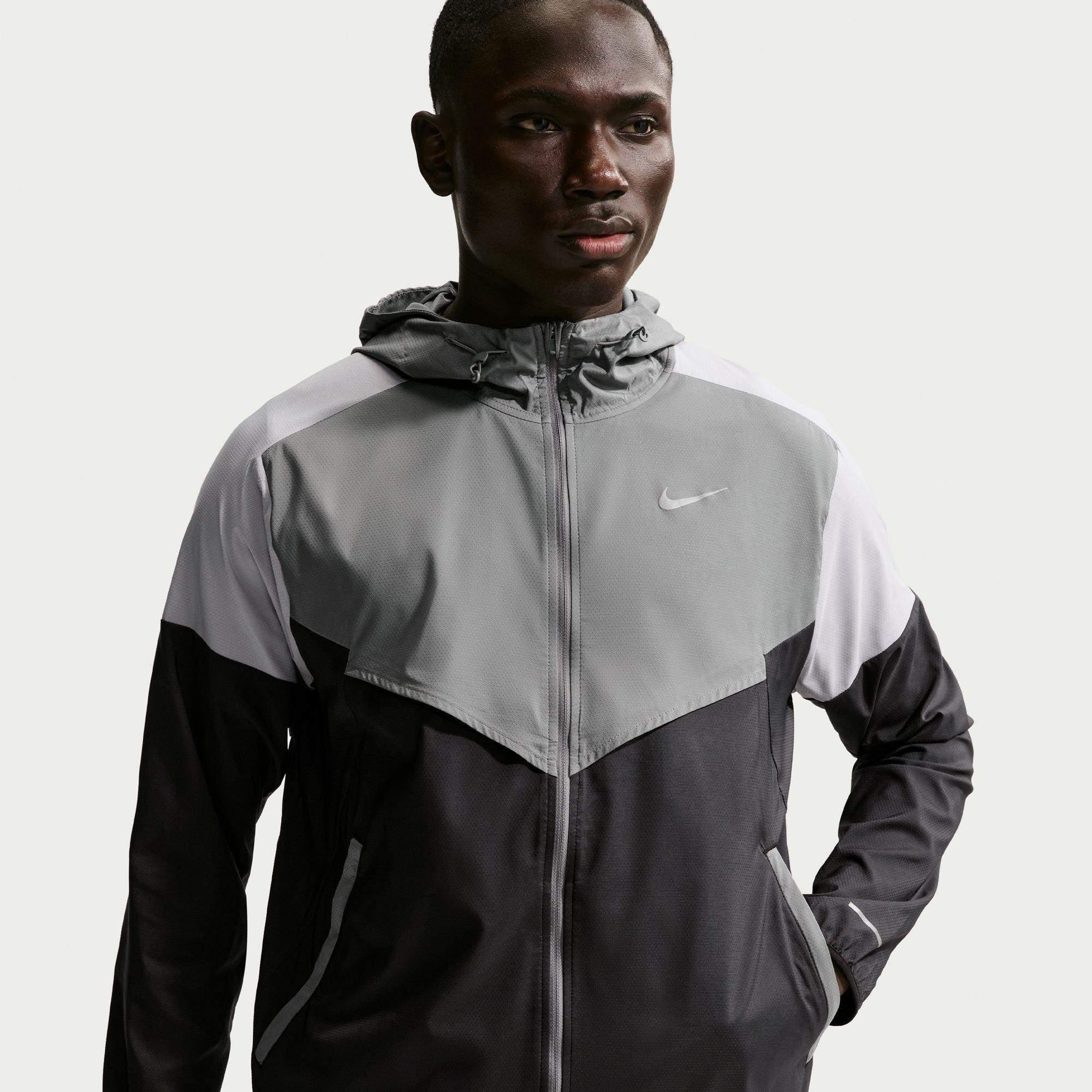 Nike Men's Smoke Grey/Blk Windrun Jkt - S