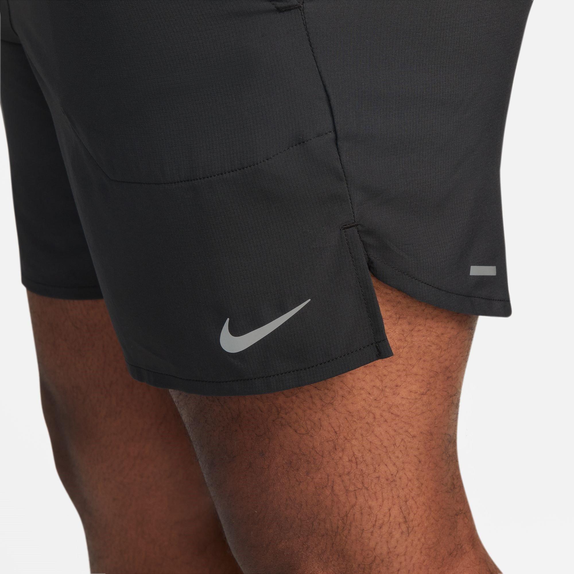 Schwarz/Schwarz/Silber - Nike - Stride 7In Short - 13