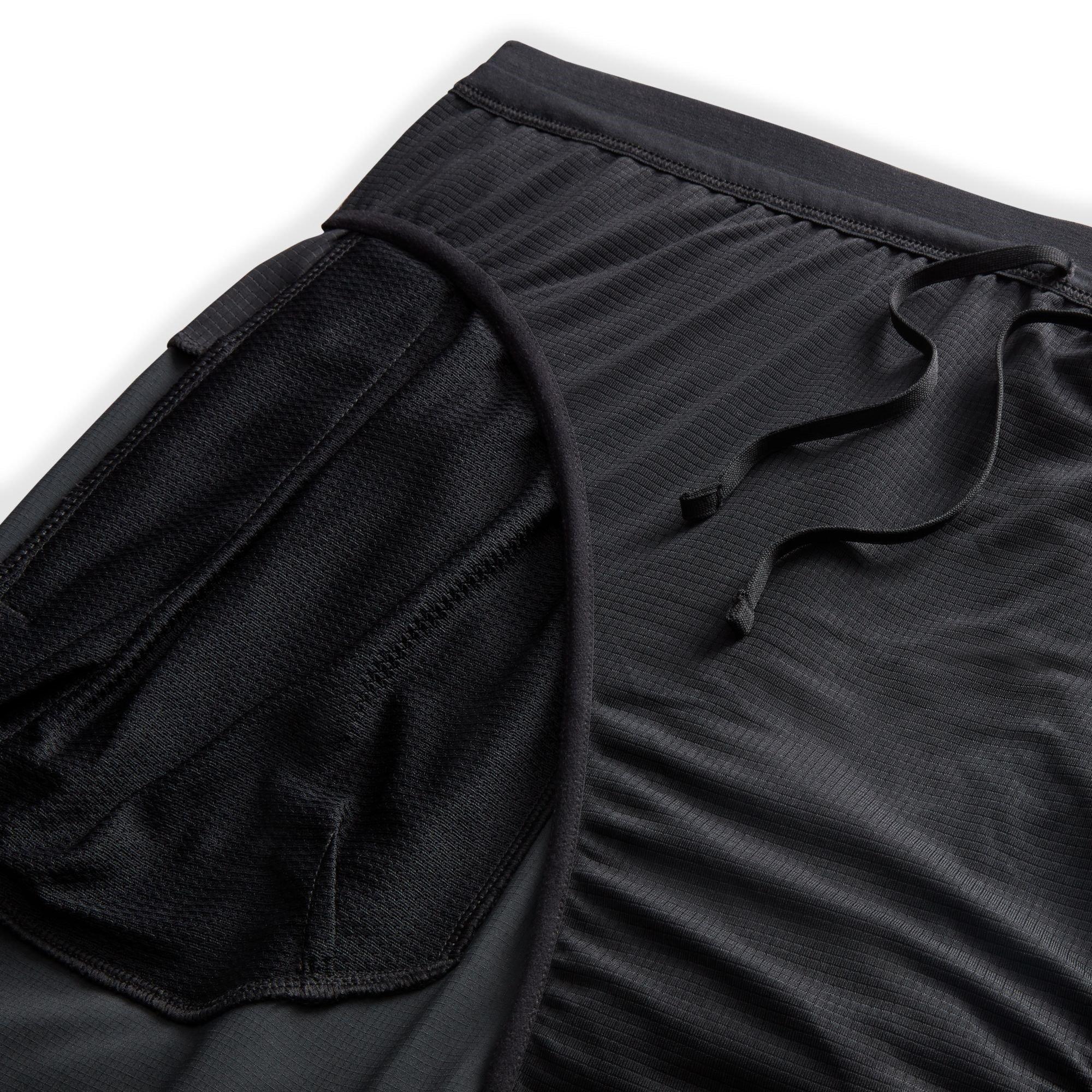 Schwarz/Schwarz/Silber - Nike - Stride 7In Short - 15