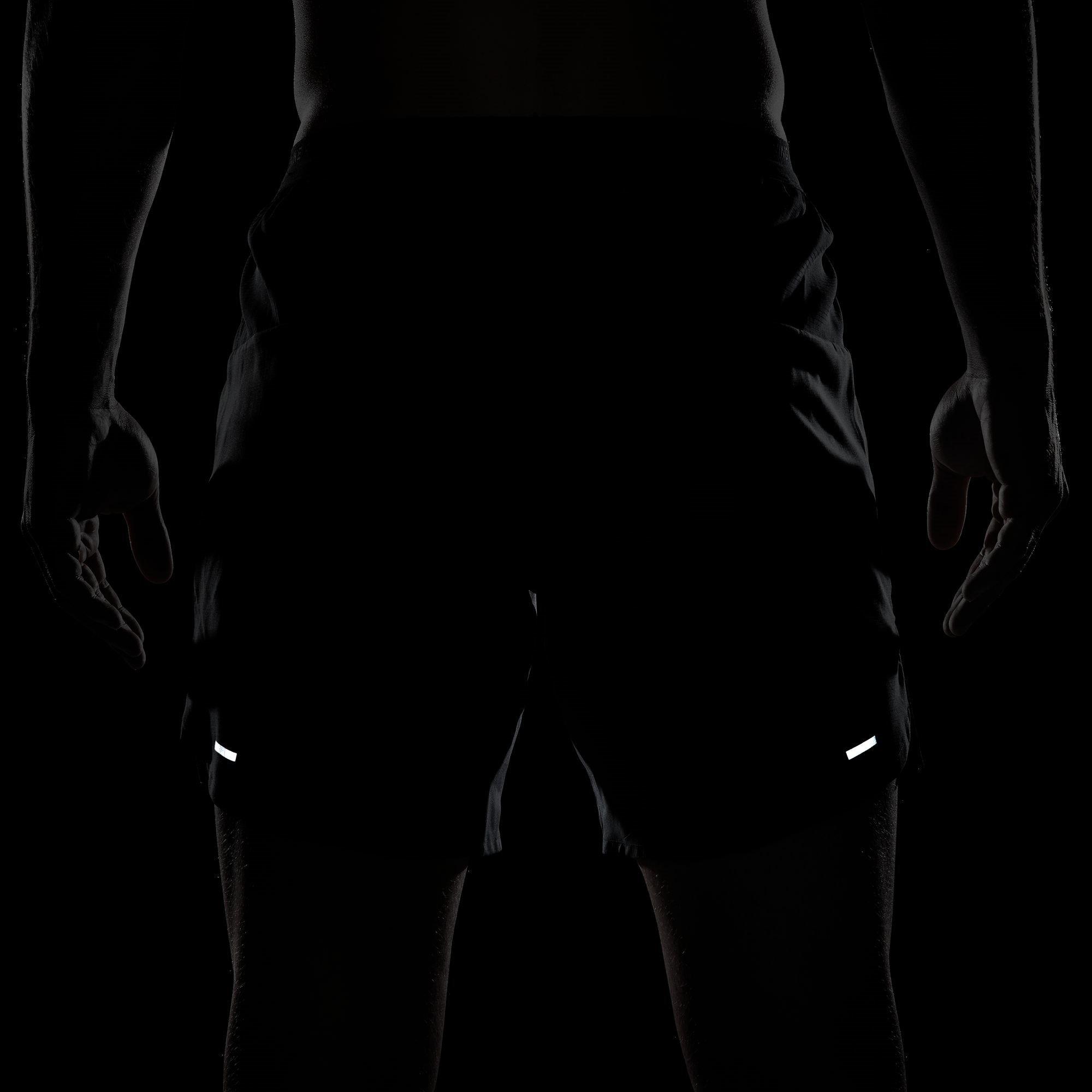 Schwarz/Schwarz/Silber - Nike - Stride 7In Short - 16